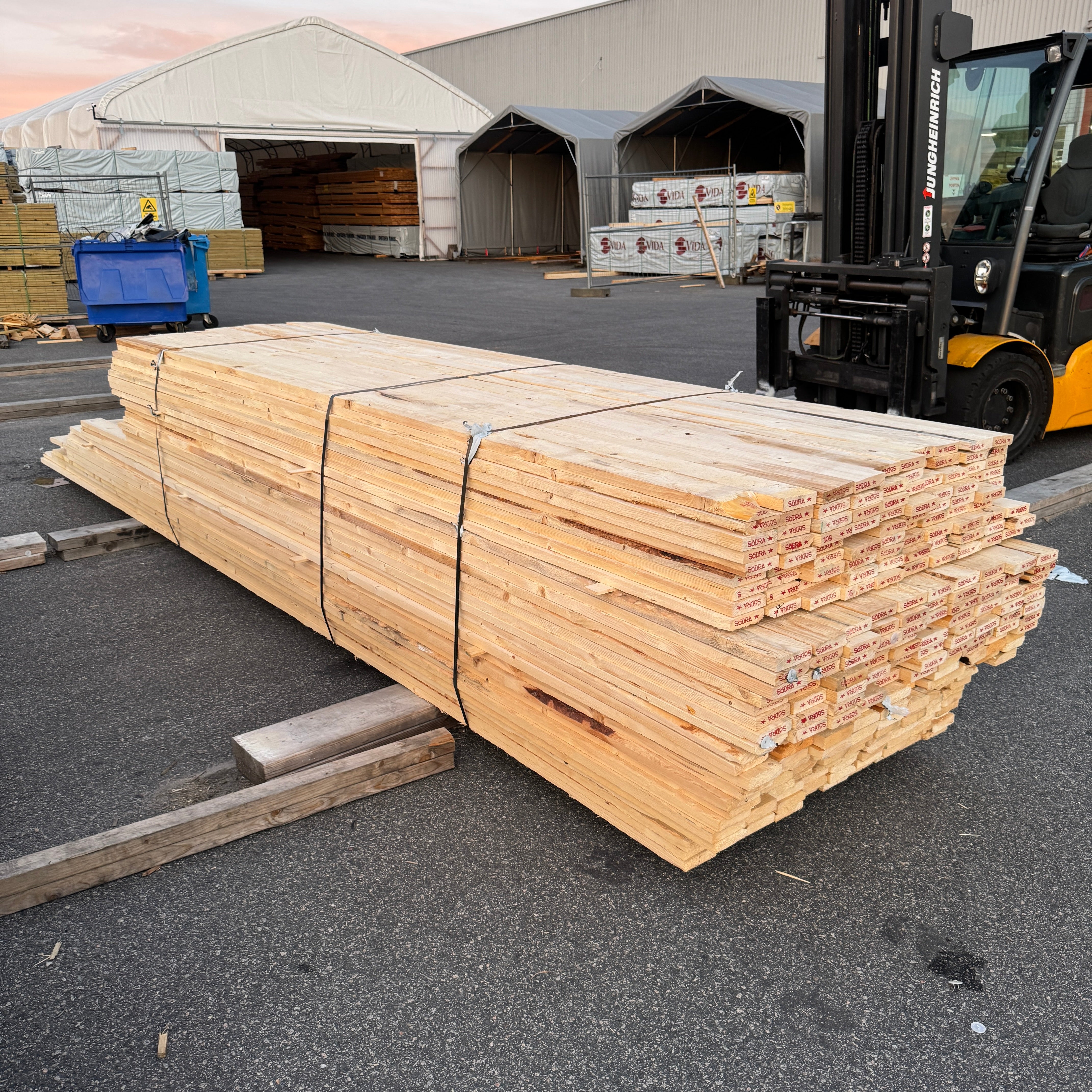Paket Brädor 25x100mm Råsågad – 294 st (3,6–5,4 m, gran, obehandlad)