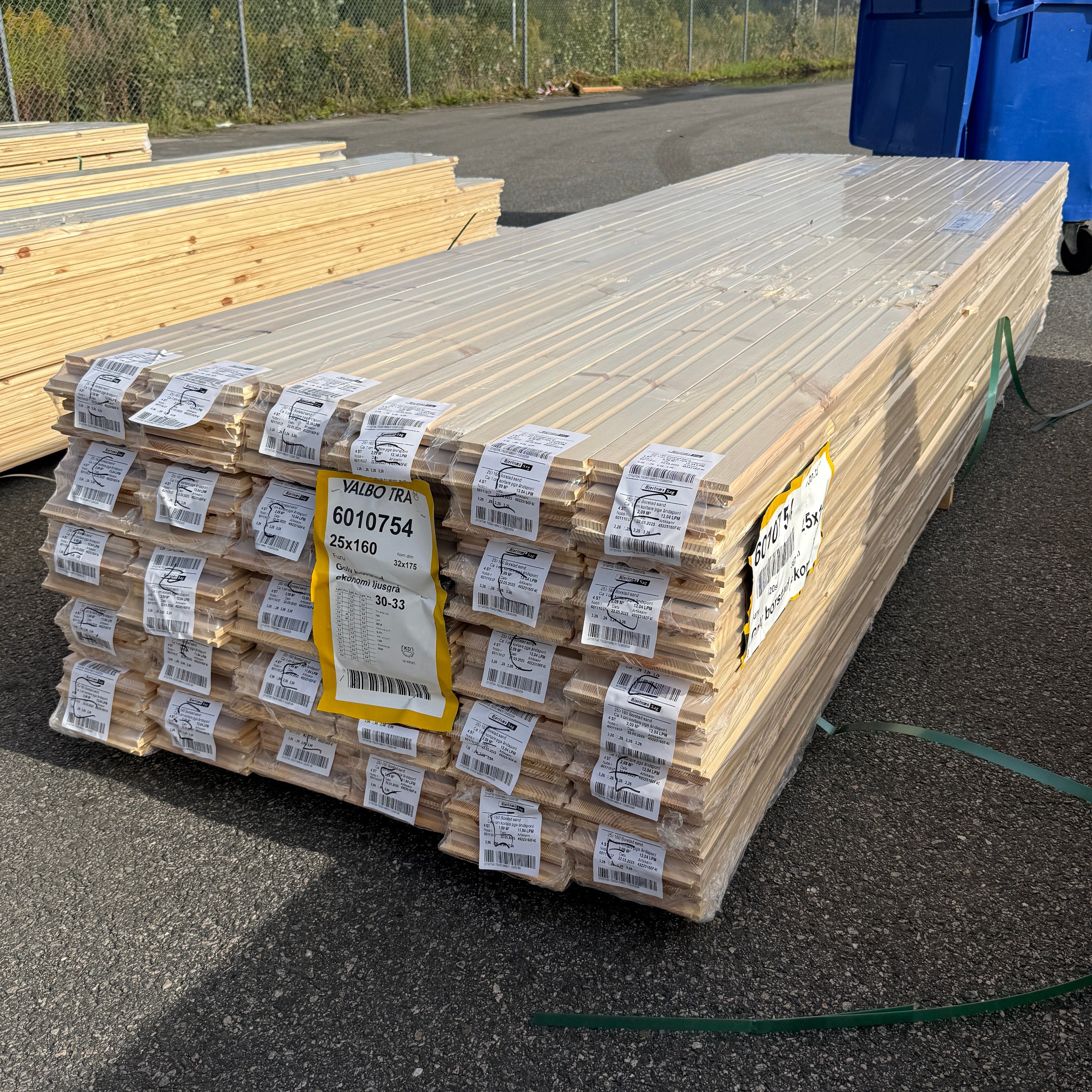 Parti Massivt Furugolv Borstad Ljusgrå Ekonomi 25x160 mm – 61,25 m²