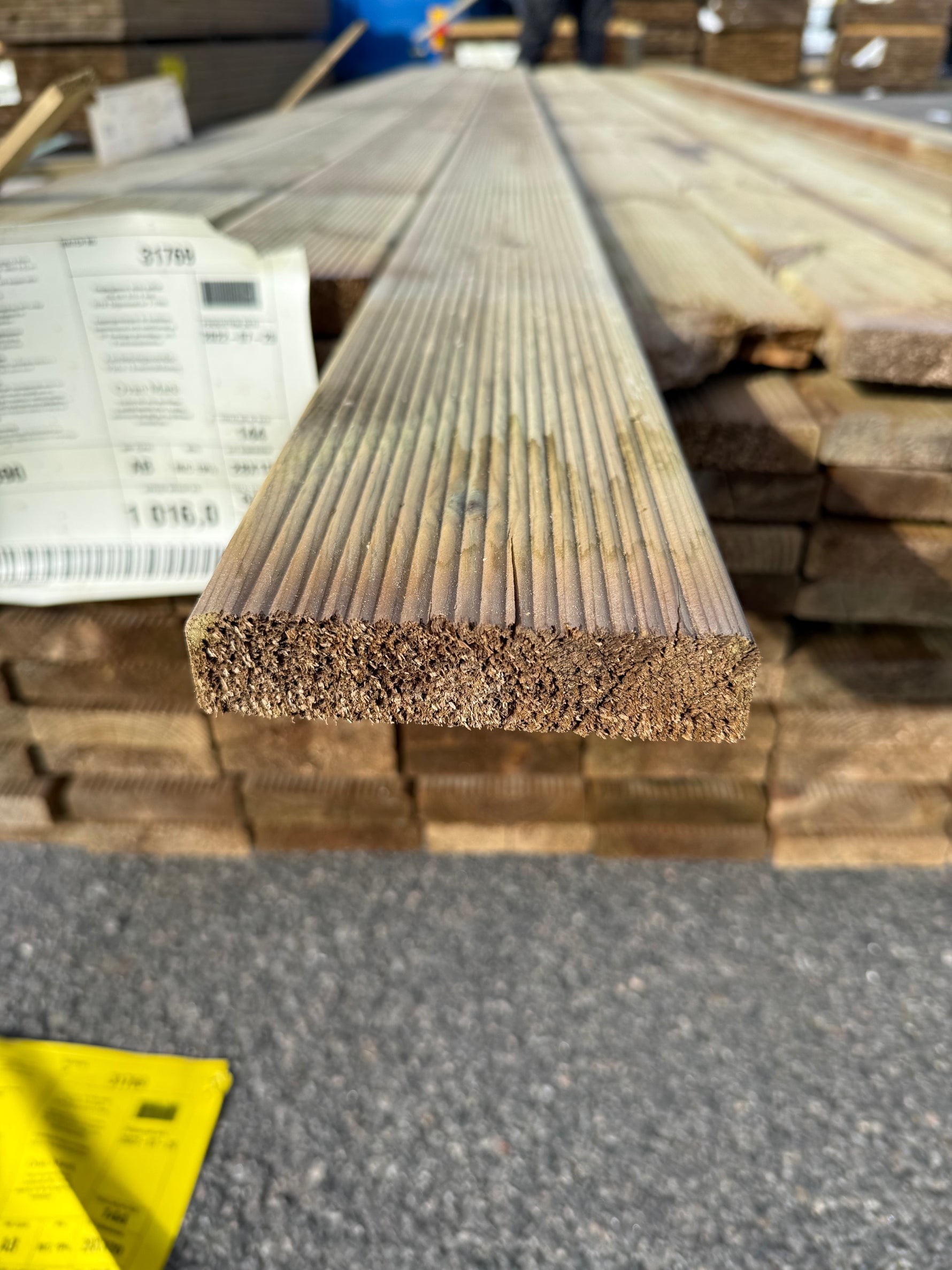 Paket Tryckimpregnerad Rillad Trall 28x120mm, 144st 4,20m (Väderbitet)