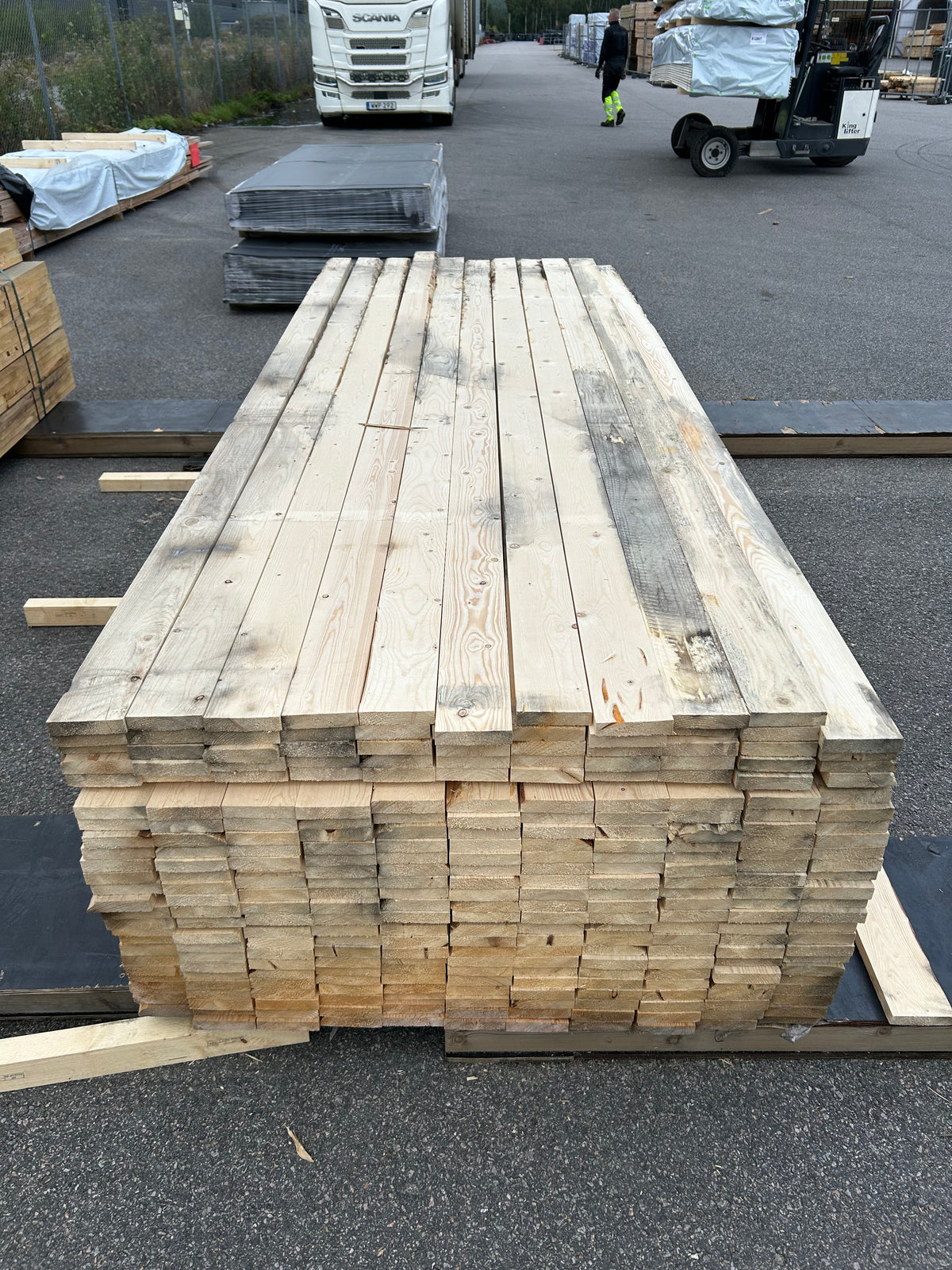 Paket Råsågade Brädor 22x95mm 3,00m 275st (fuktskadat)