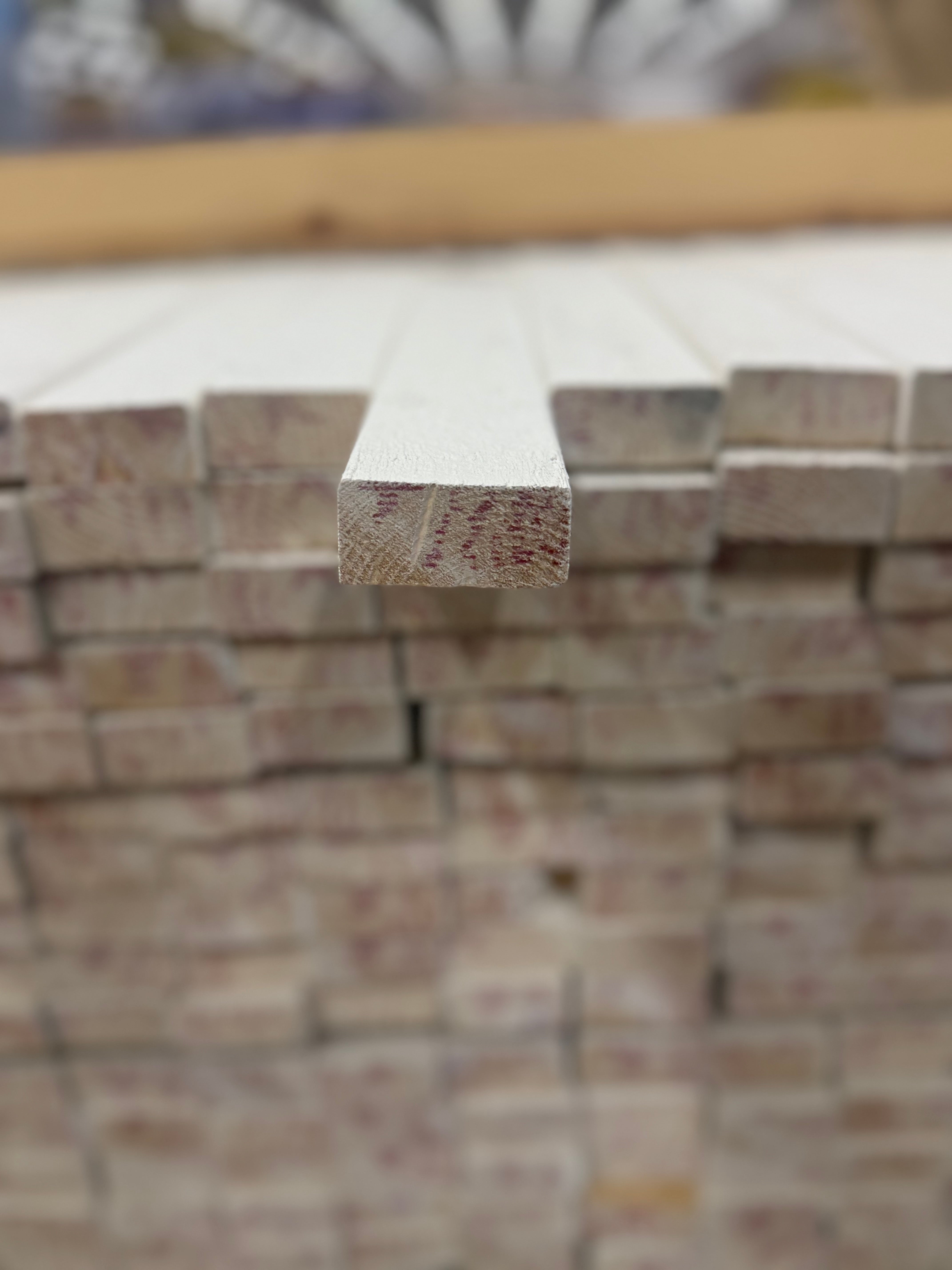 Lockläkt 22x45mm – Vitmålad