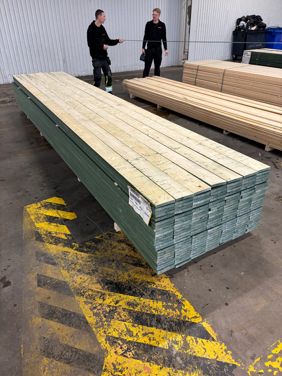 Paket Finsågade Brädor 22×145 mm Mellanstrukna 5,40 m – 175 st