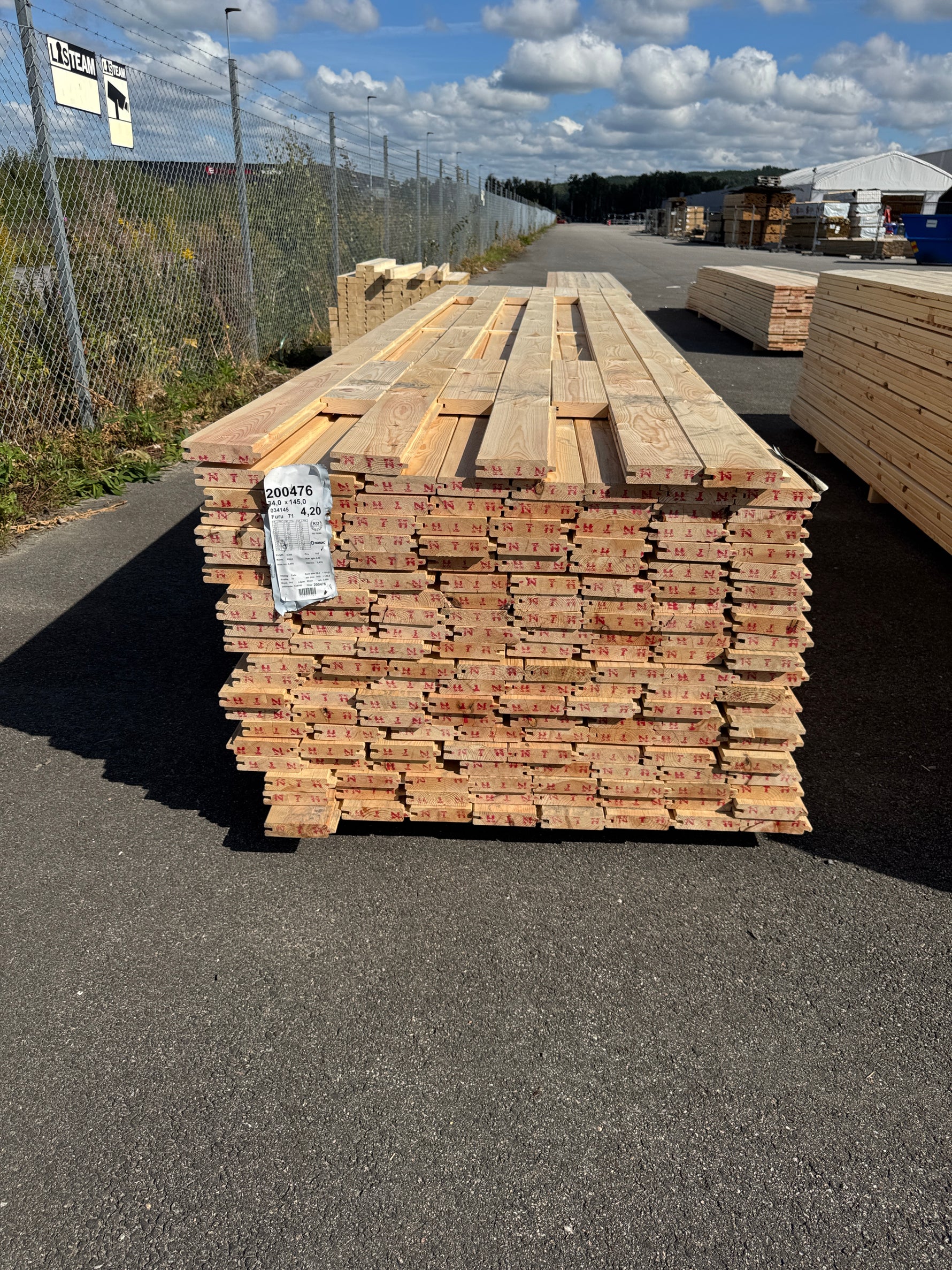 Paket Hyvlad Panel med Spont 34x145 – 165st – 4.20 m – ANDRASORTERING