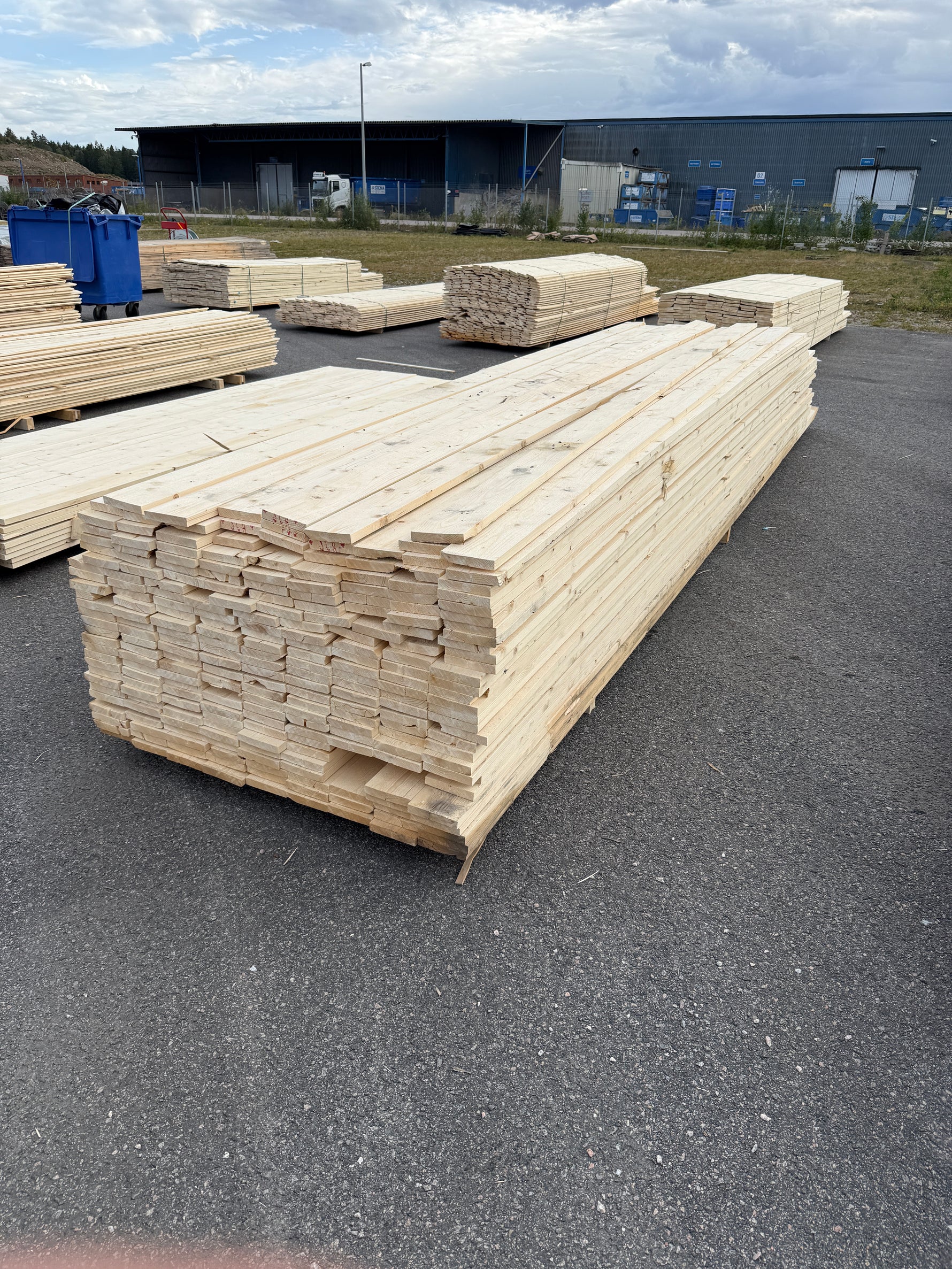 Parti Finsågade Brädor 22x120 mm – 4,20–5,40 m (Andra sortering)