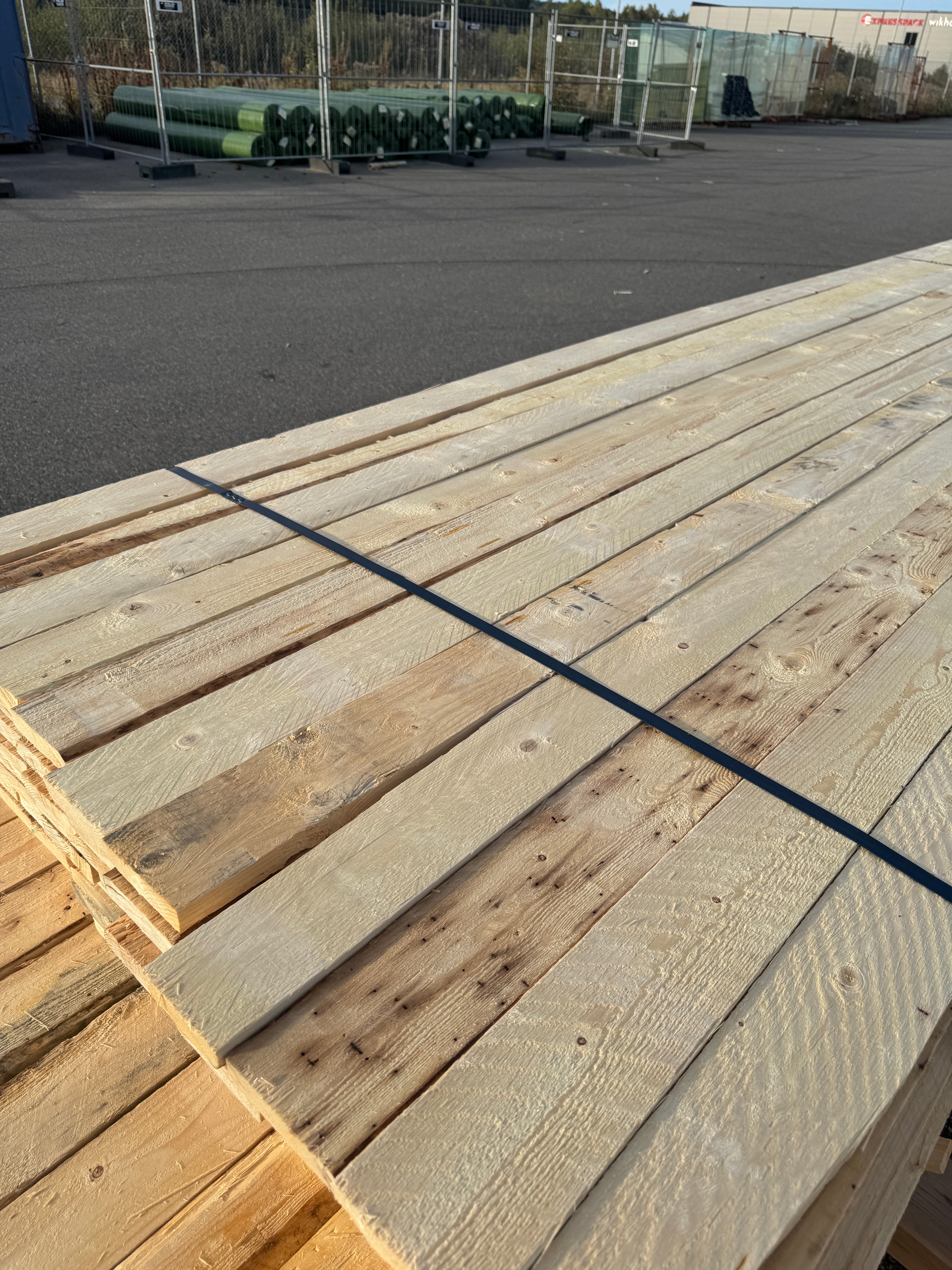 Paket Brädor 22x100mm Råsågad – 365 st (3,6–5,4 m, gran, obehandlad)