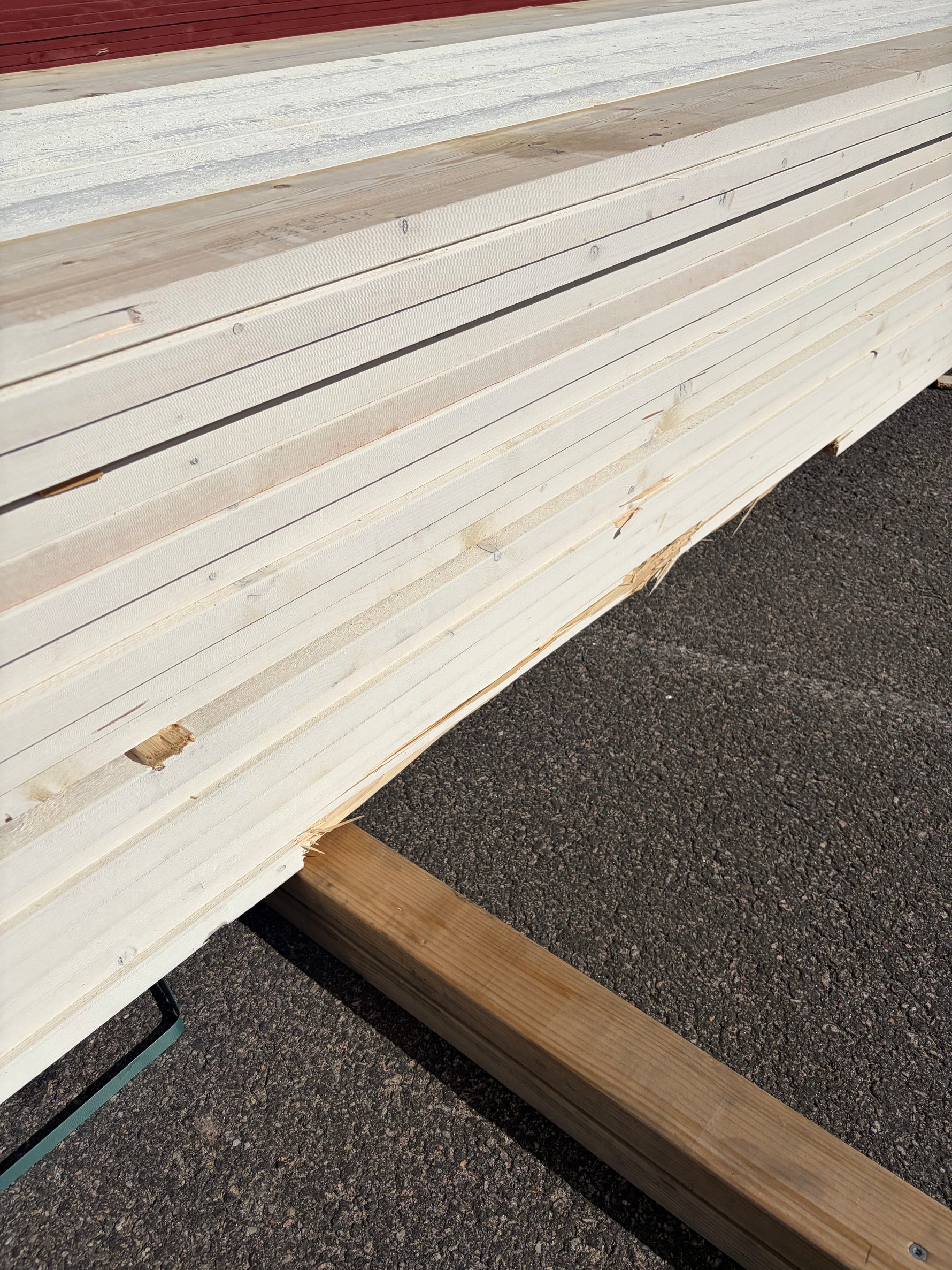 Paket Finsågade Brädor 28x170mm, 102st 5.10m Grundmålade