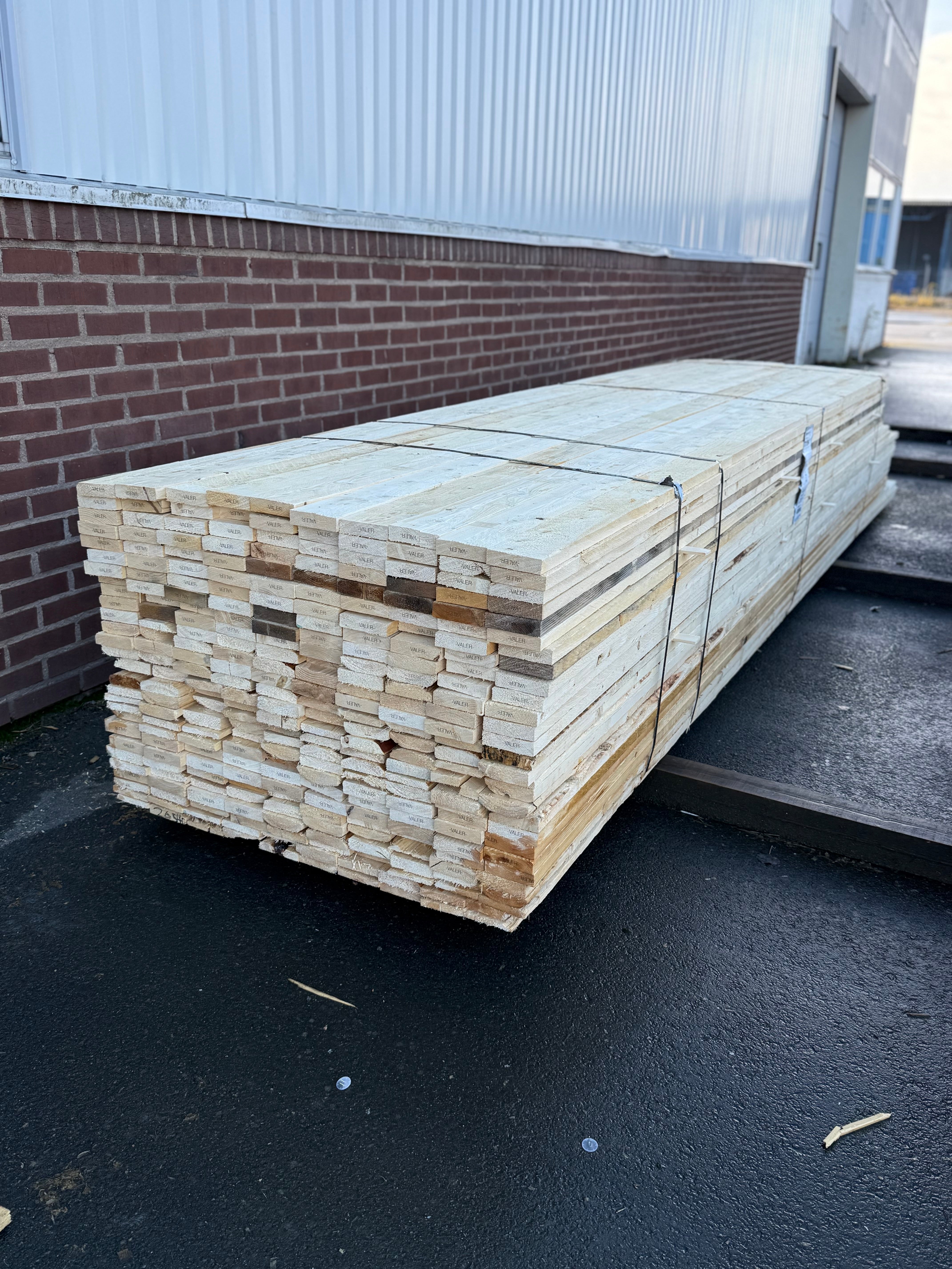 Paket Brädor 25x100mm Råsågade – 279 st (4,2–5,4 m, gran, obehandlad)