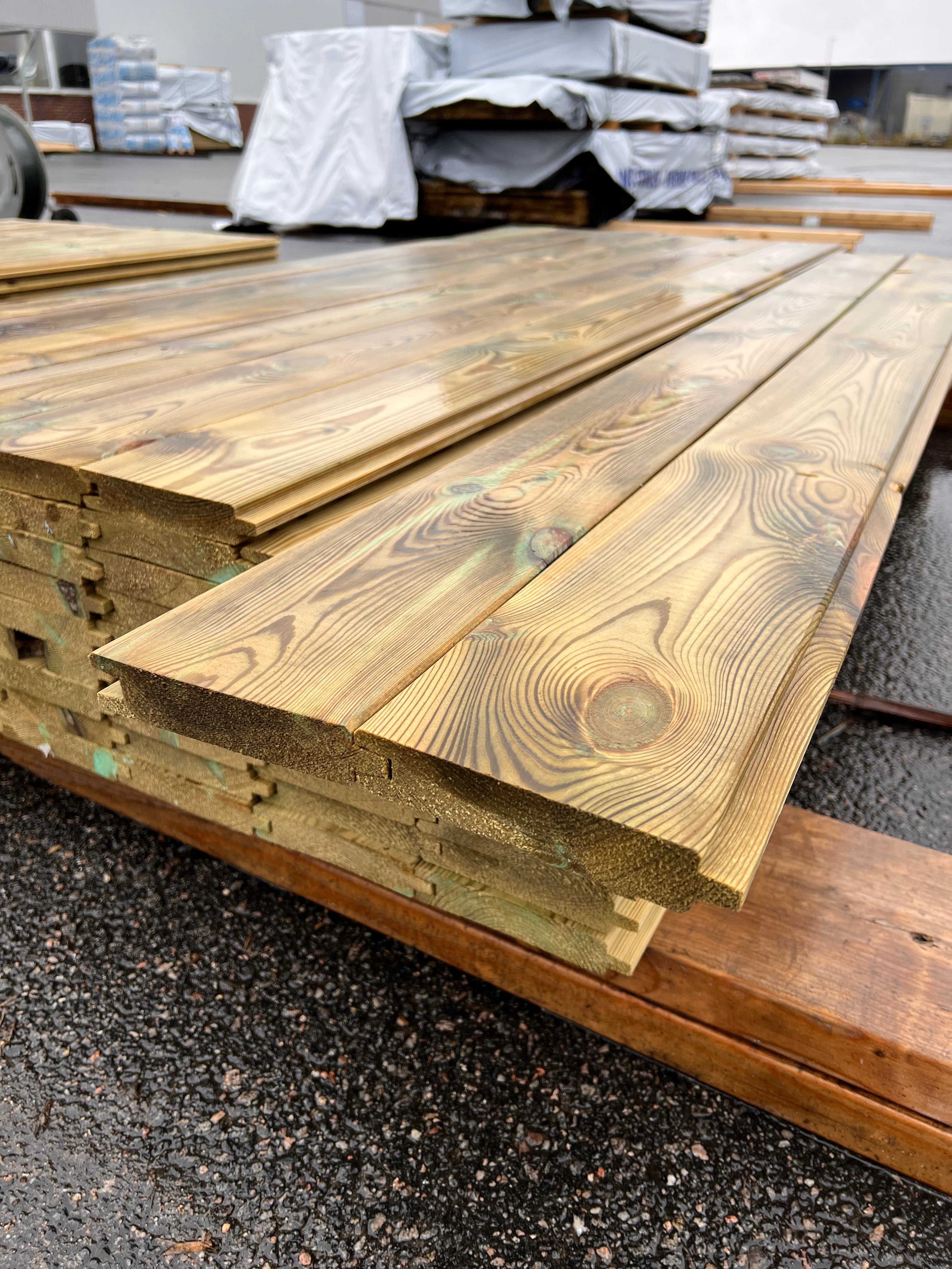 Paket Spontad Panel Hyvlad 27x145mm – 81 st 2.0m Tryckimpregnerad