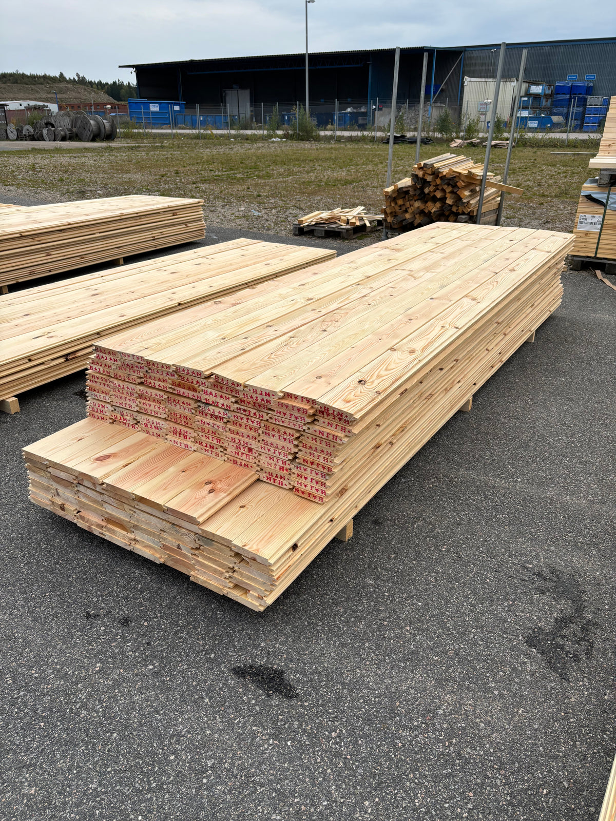 Paket Spontade Furu Brädor 27x145mm 3,60–3,90m – 144st (Andra Sortering)
