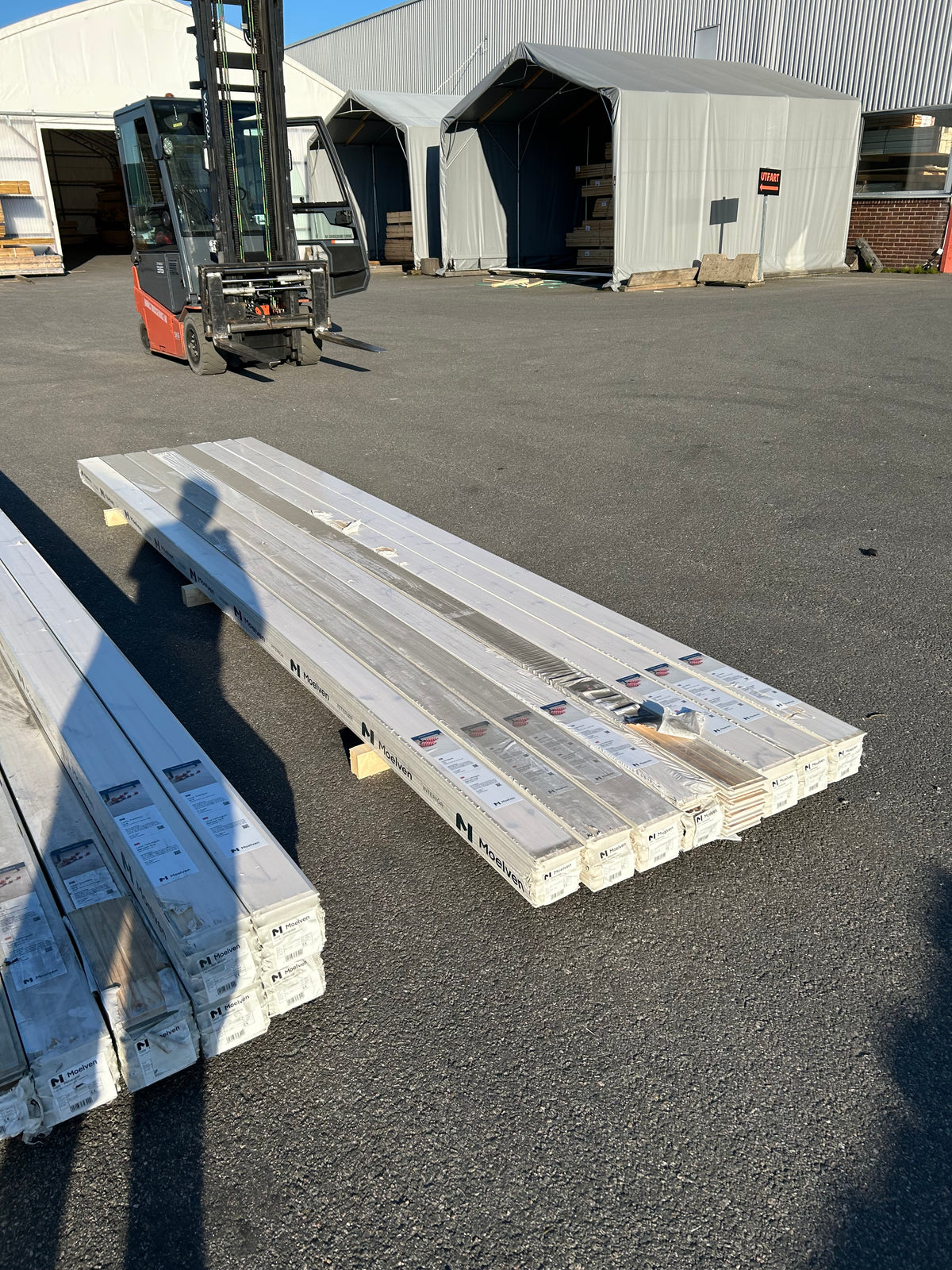 Parti Golv Moelven 14×117×4200 mm – Vit, 29,6 m²