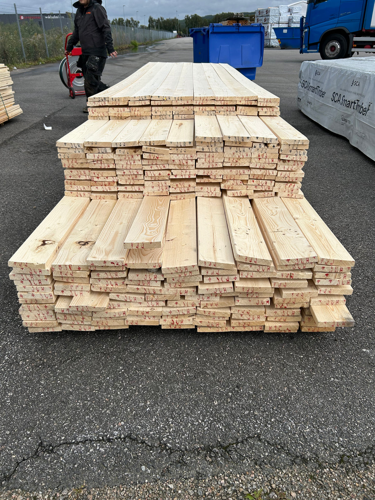 Parti Finsågade Brädor 22x120 mm – 3.60–4.80 m (Andra sortering)