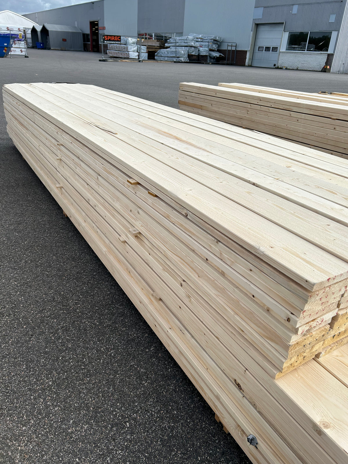 Parti Finsågade Brädor 22x145 mm – 4,20–4,80 m (Andra sortering)