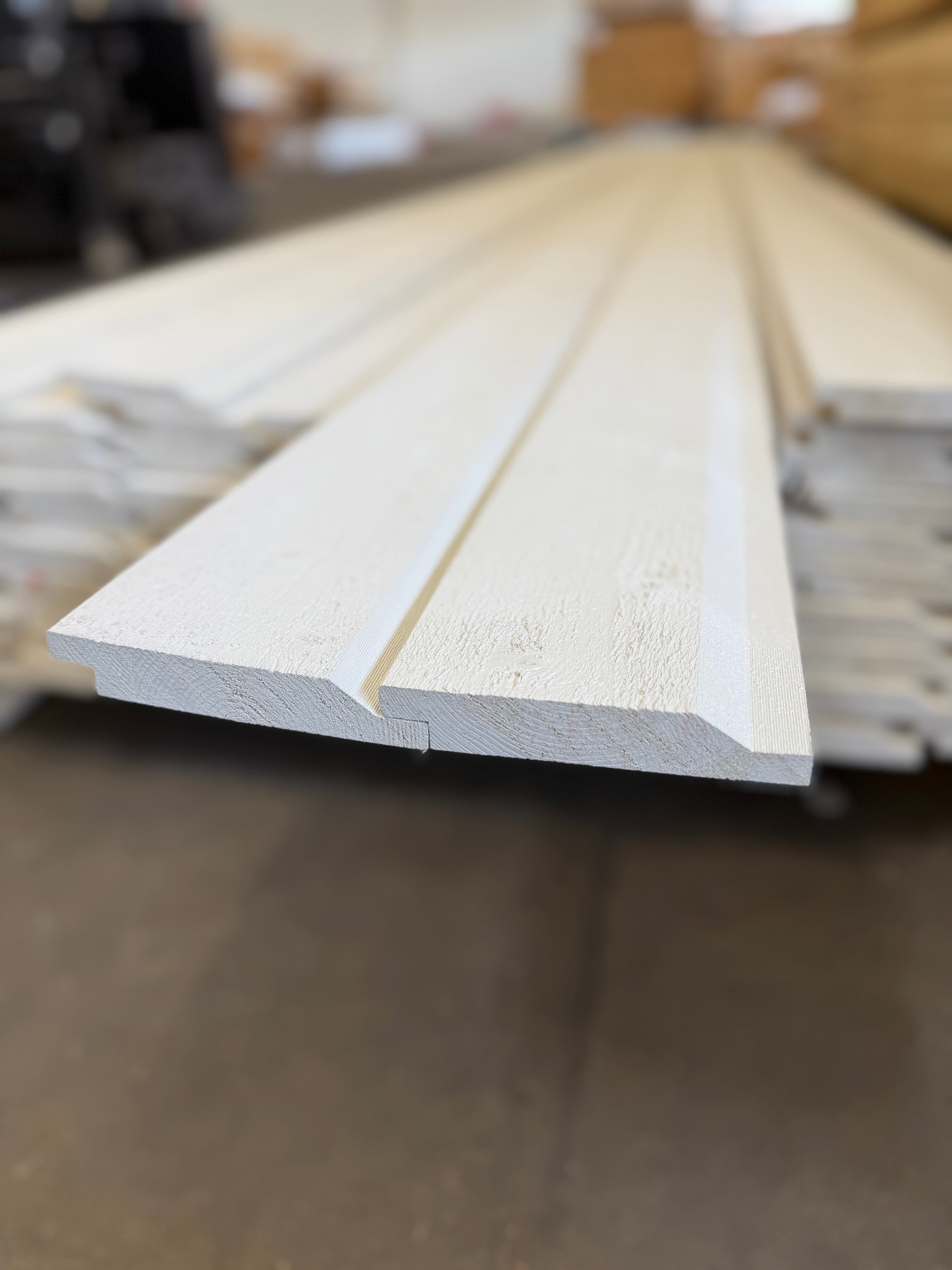Paket Falsad Enkelfasspont 22x120 mm – 5,40 m – 86 st – Grund + Mellanstruken Vit
