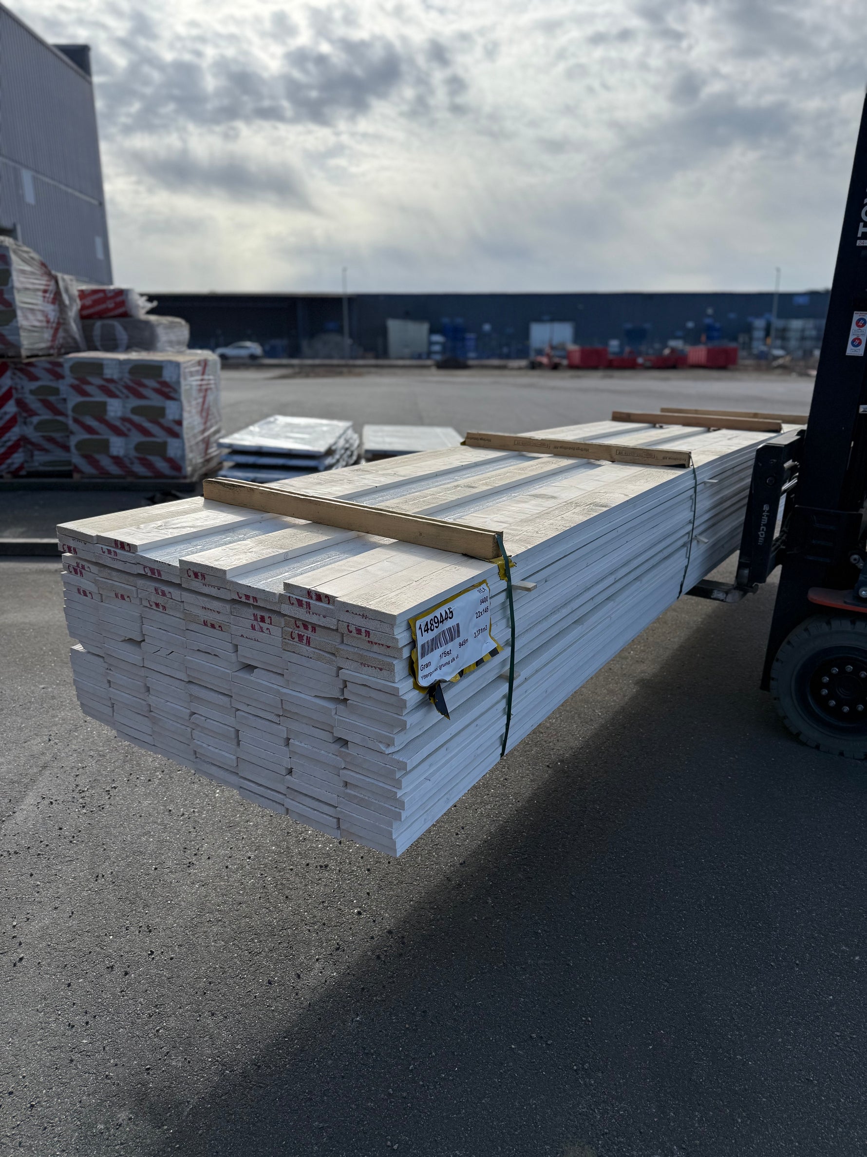 Paket Finsågade Brädor 22x145mm 5.40m 159st Grundmålad - Spirec