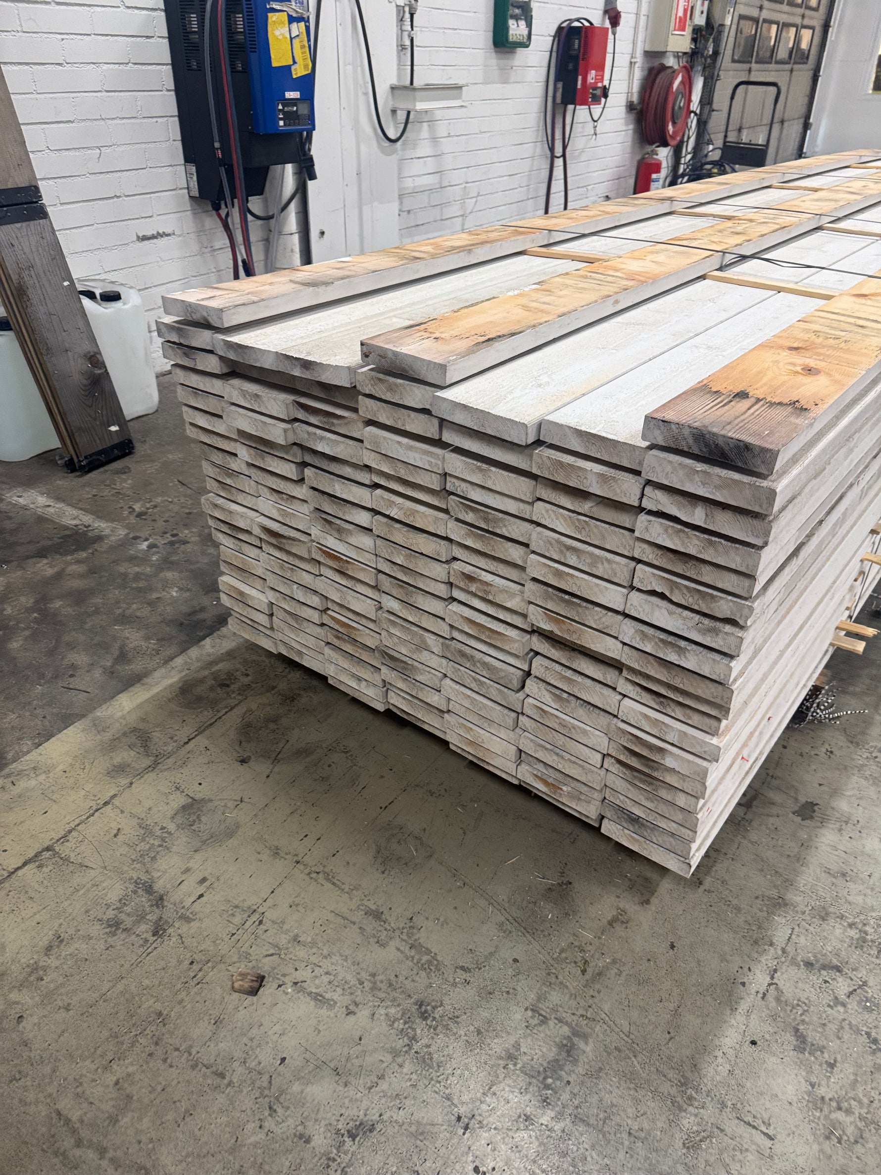Paket Finsågad Panel 28x145mm- 4.20m, 129st vit/ljusgrå - Spirec
