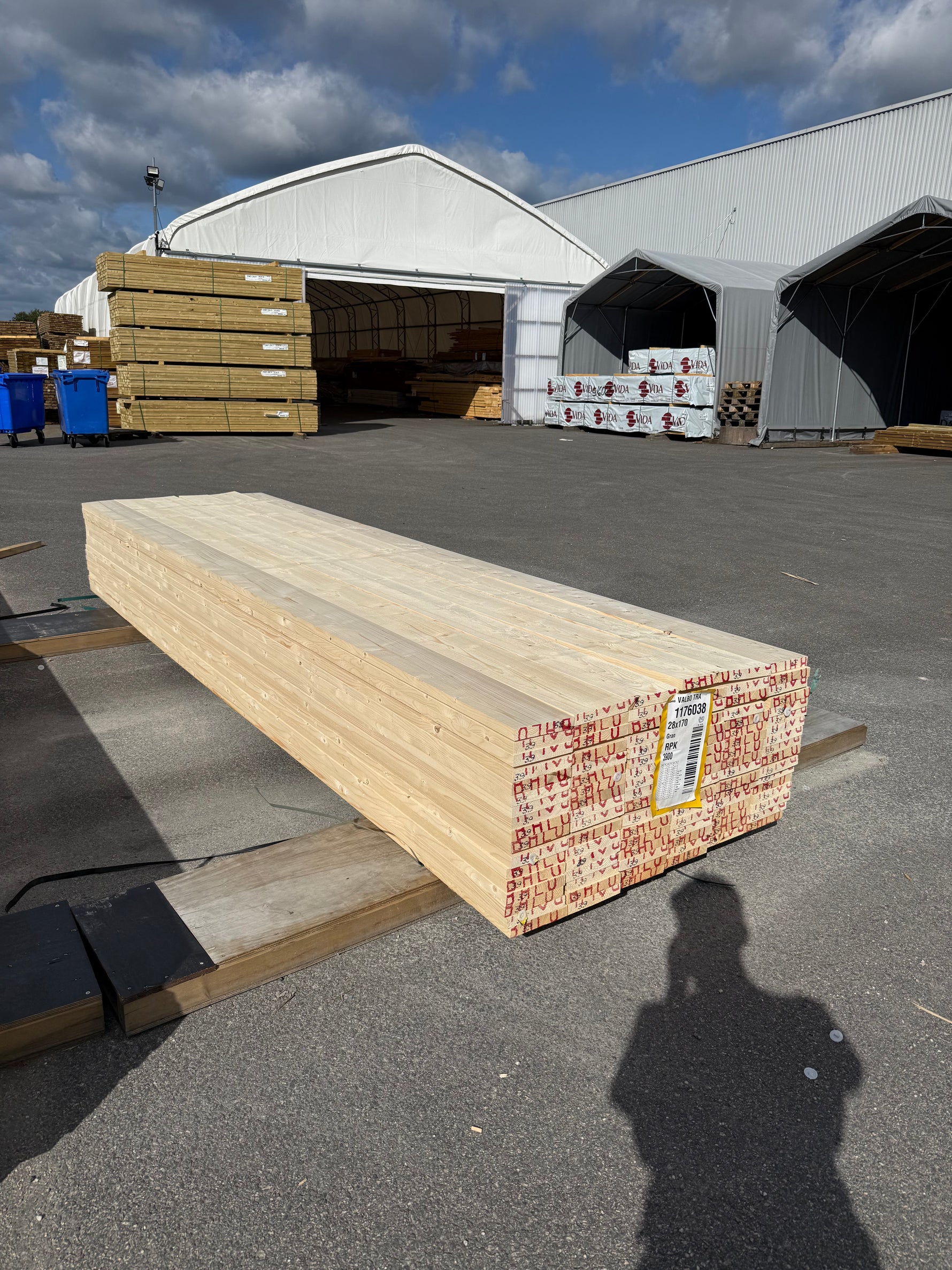 Paket Finsågade Brädor 28x170mm, 102st 3,90m (revor)