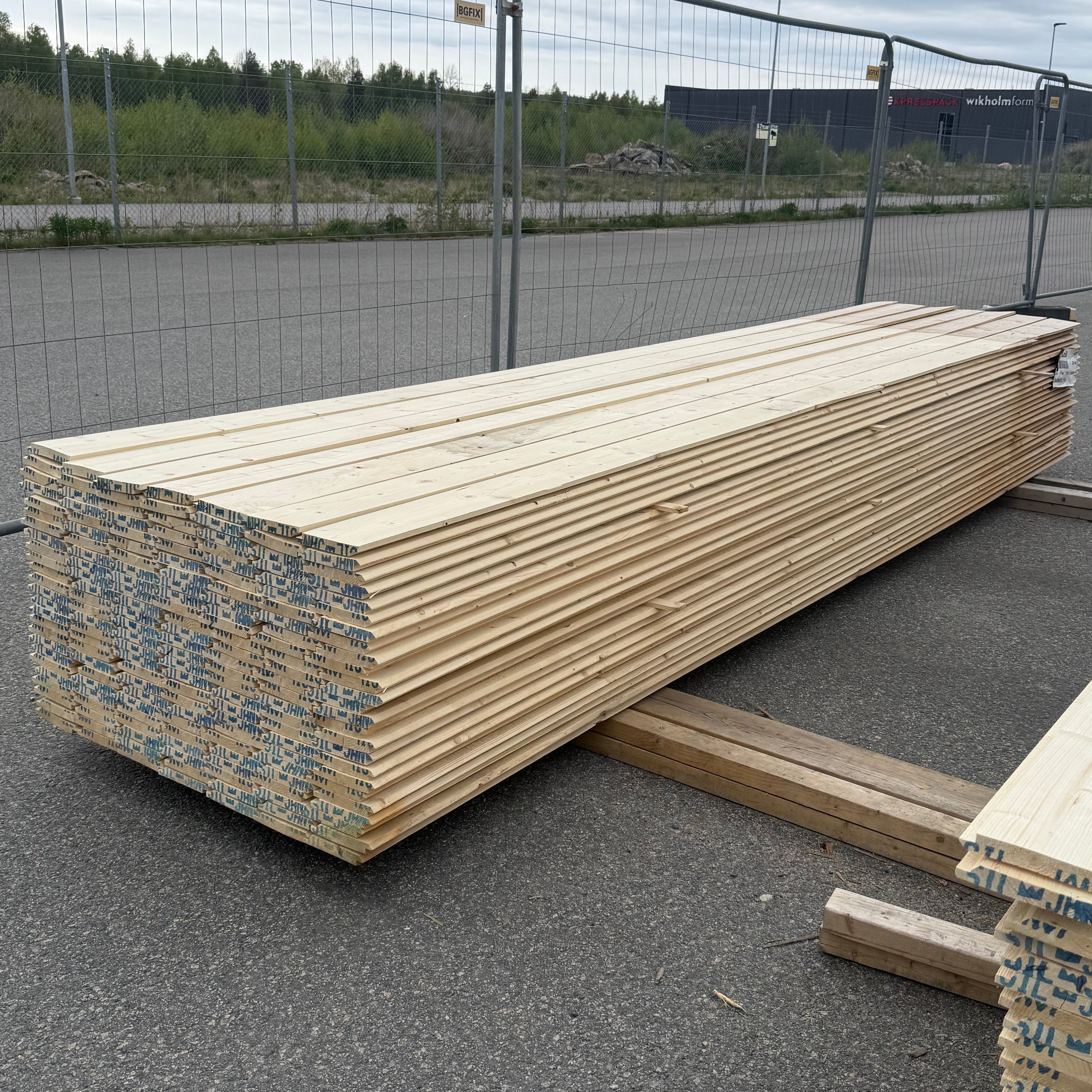 Paket Ytterpanel Dubbelfas Fals 22x145mm 4.20m- 175st (Obehandlad) Väderbitet