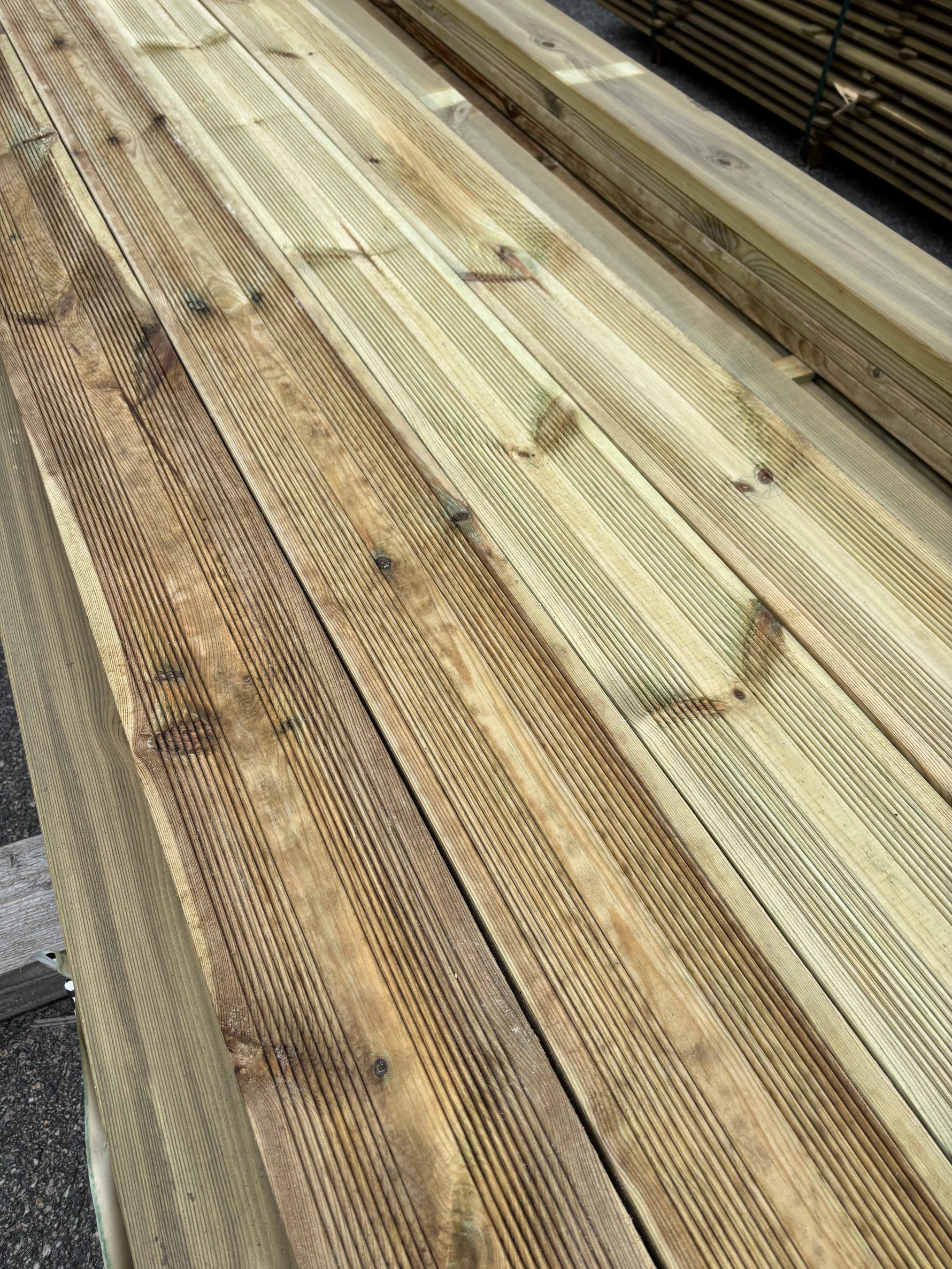 Paket Tryckimpregnerad Rillad Trall 28x145mm – 112st, 4,20m