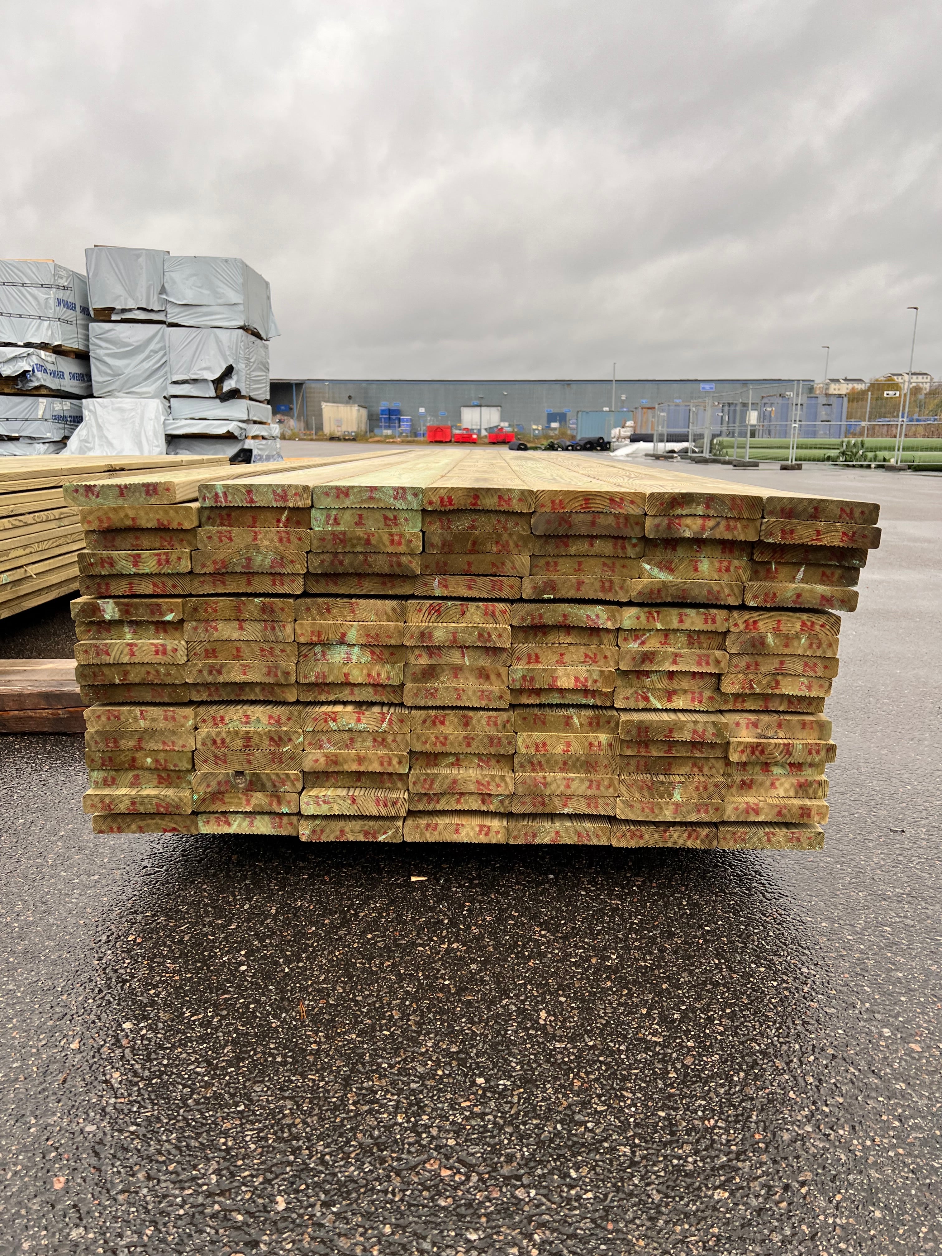 Paket Trall Rillad 28x145mm – 112 st 4.20m Tryckimpregnerad B-sort