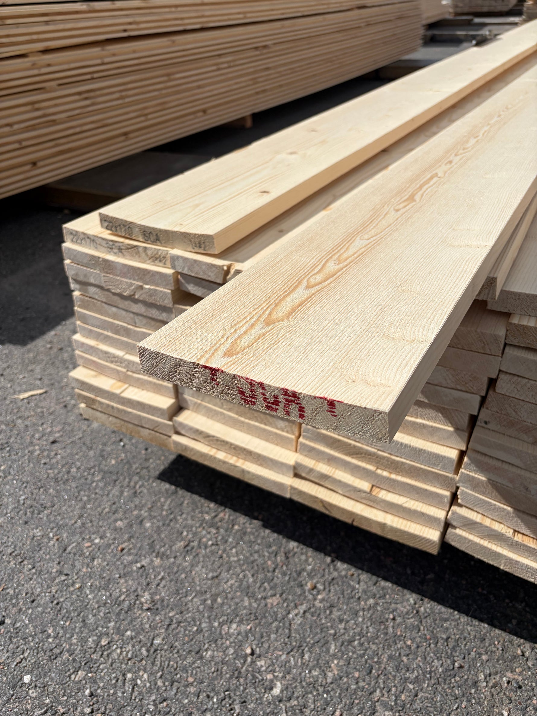 Paket Finsågade Brädor 22x170mm, 77st 4,20–5,40m (Andra sortering)