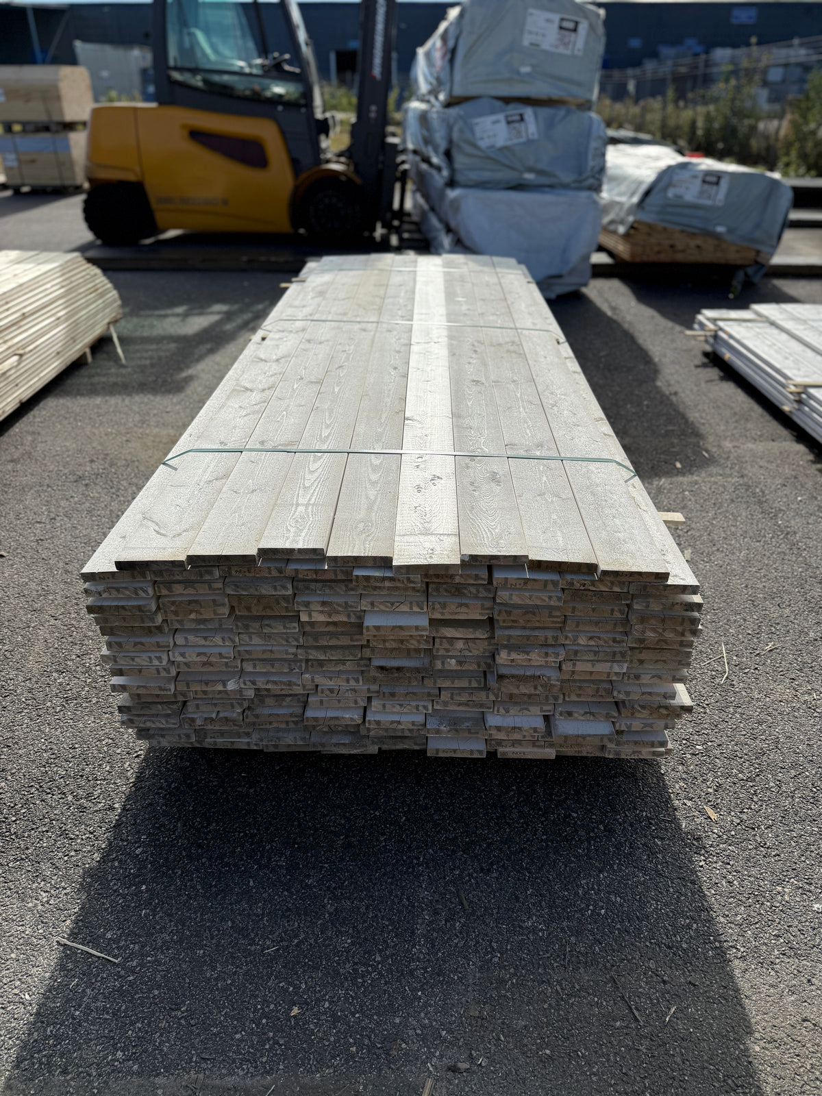 Paket Finsågade Brädor 22x120mm 3,00m 143st Grundmålade