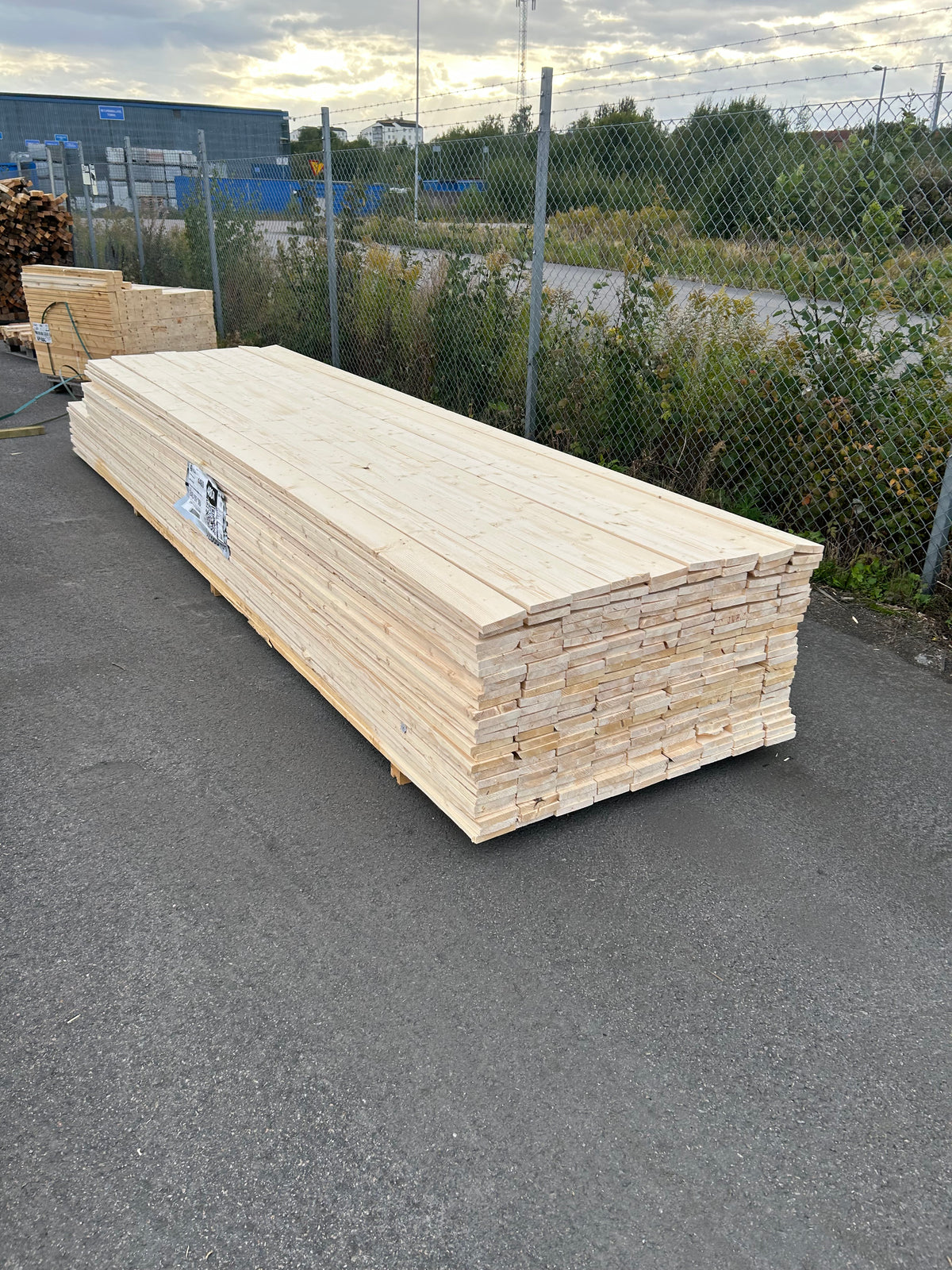 Paket Finsågade Brädor 22x120 mm – 4,20–4,80 m (Andra sortering)