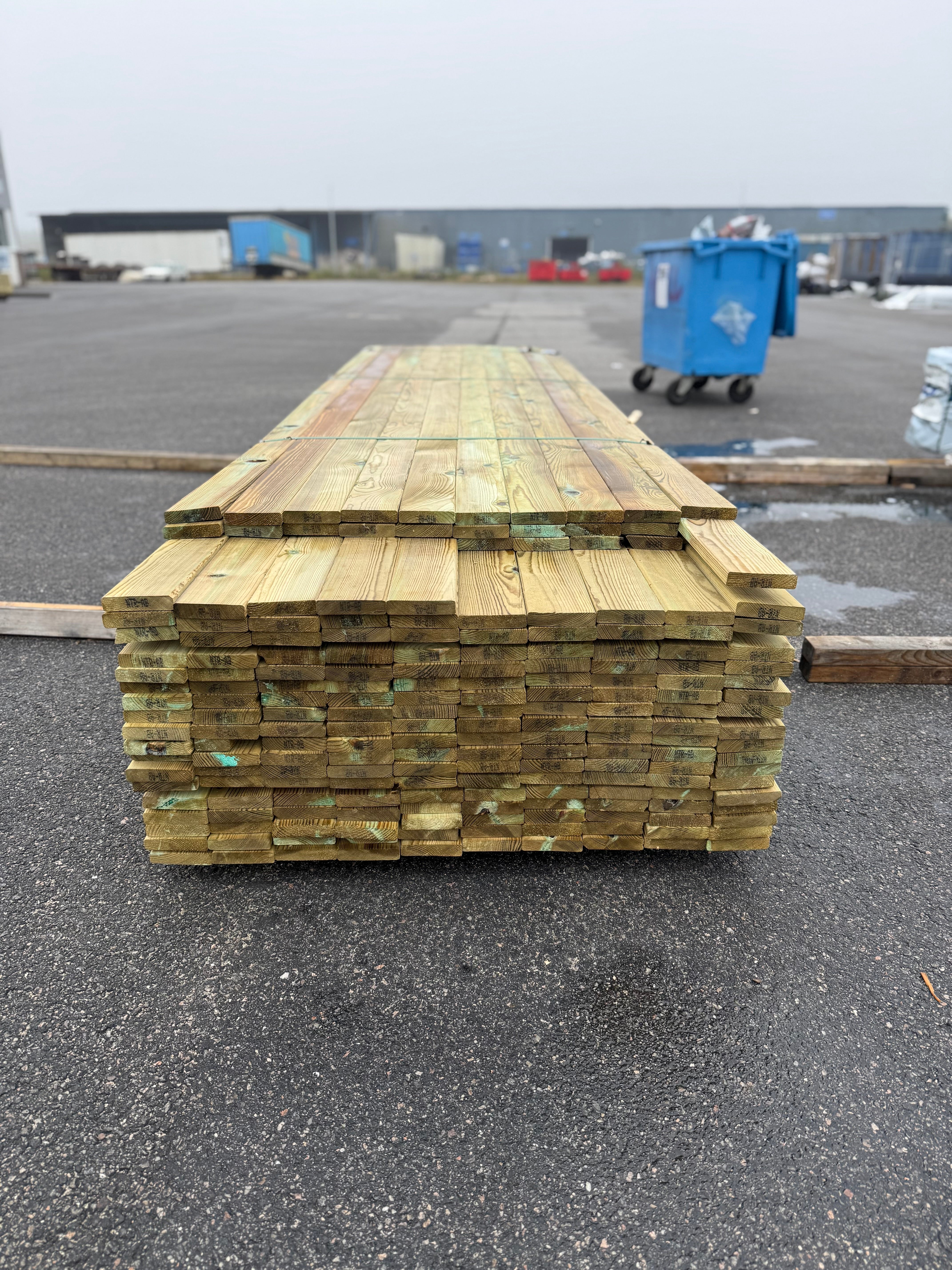 Paket Tryckimpregnerad trall 22x95 – 200 st 3,3-3,60m (B-sortering)