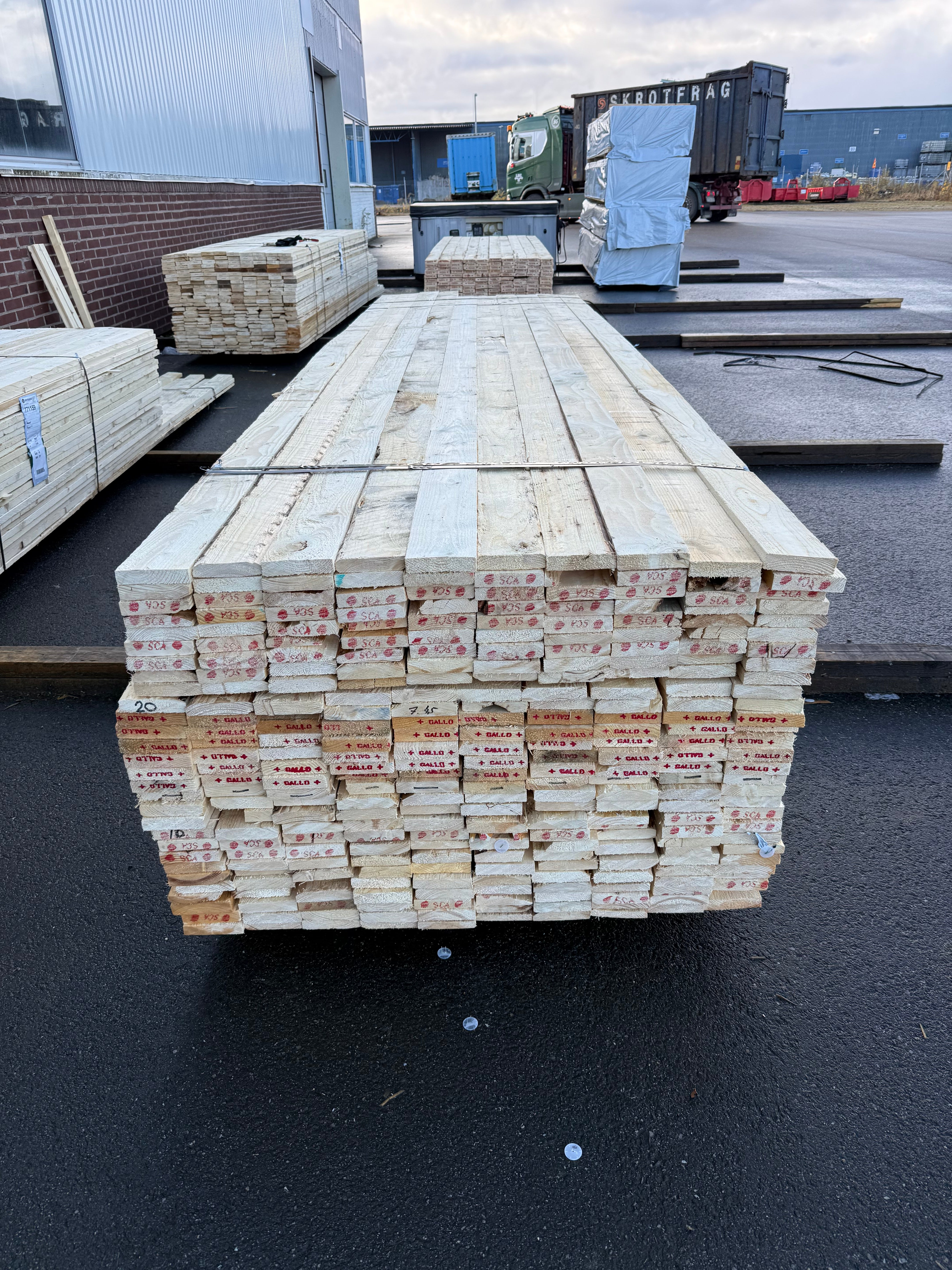 Paket Brädor 22x100mm Råsågade – 289 st (3,6–5,4 m, gran, obehandlad)