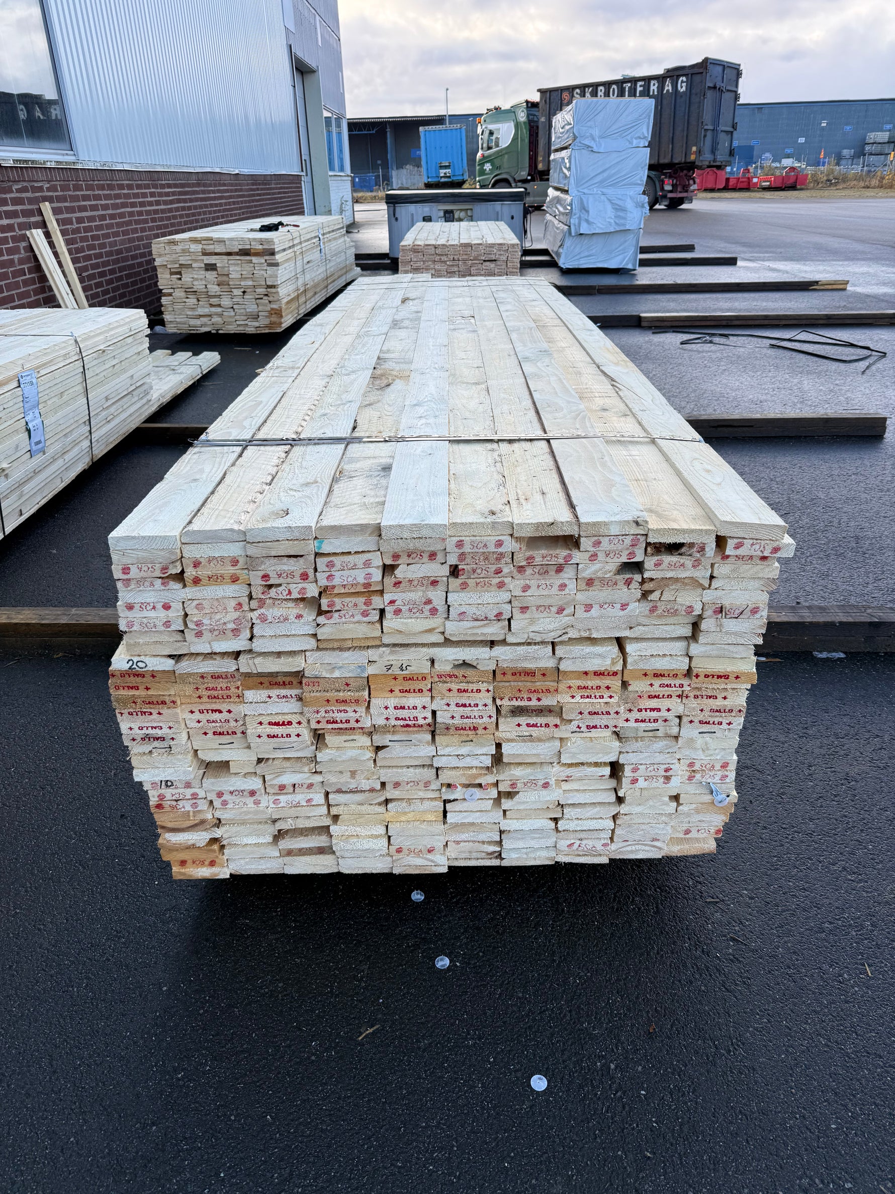 Paket Brädor 22x100mm Råsågade – 289 st (3,6–5,4 m, gran, obehandlad) - Spirec