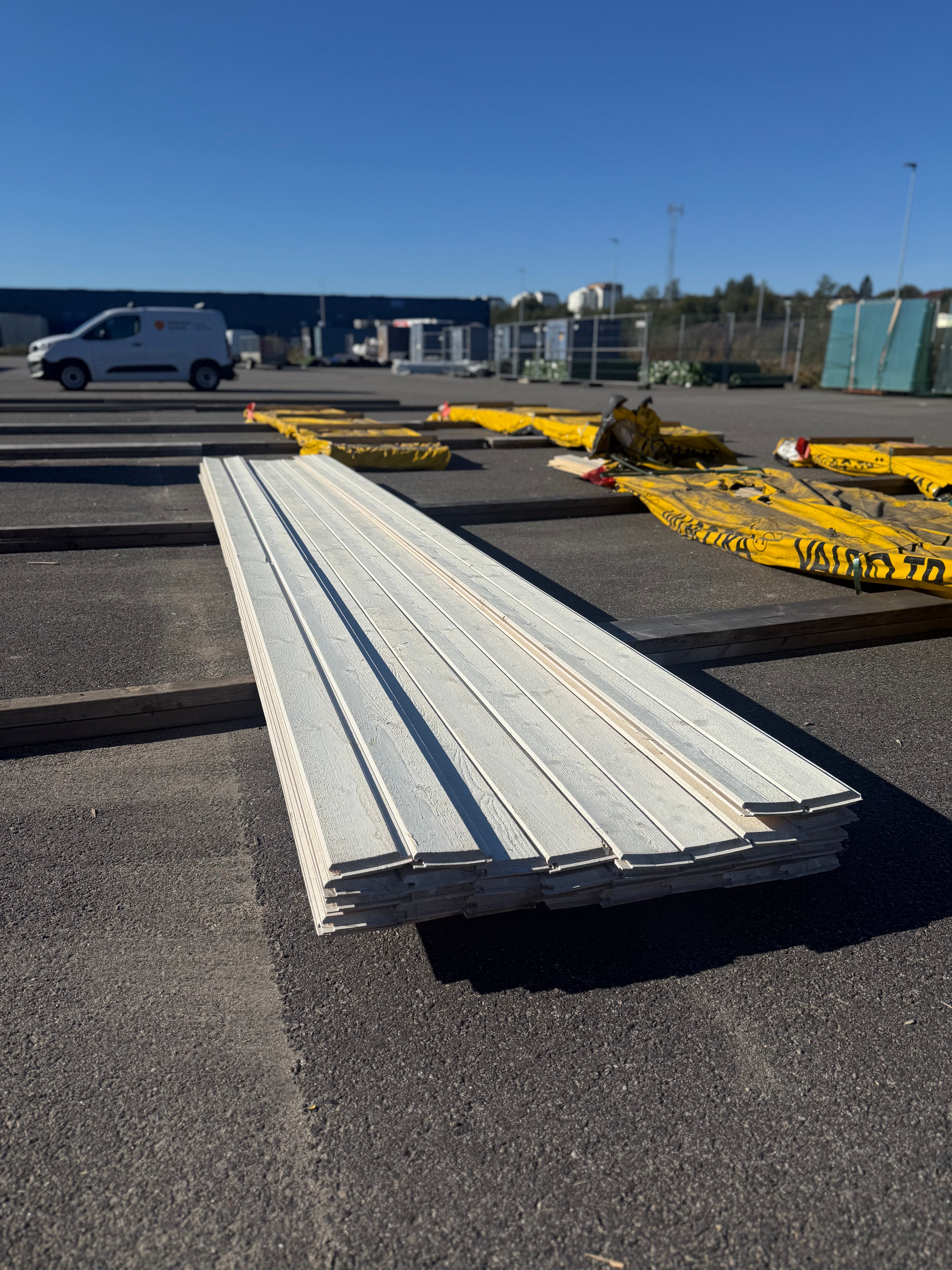 Paket Ytterpanel 22x120mm – 36 st (5,40 m, gran, grundmålad, ändspont)