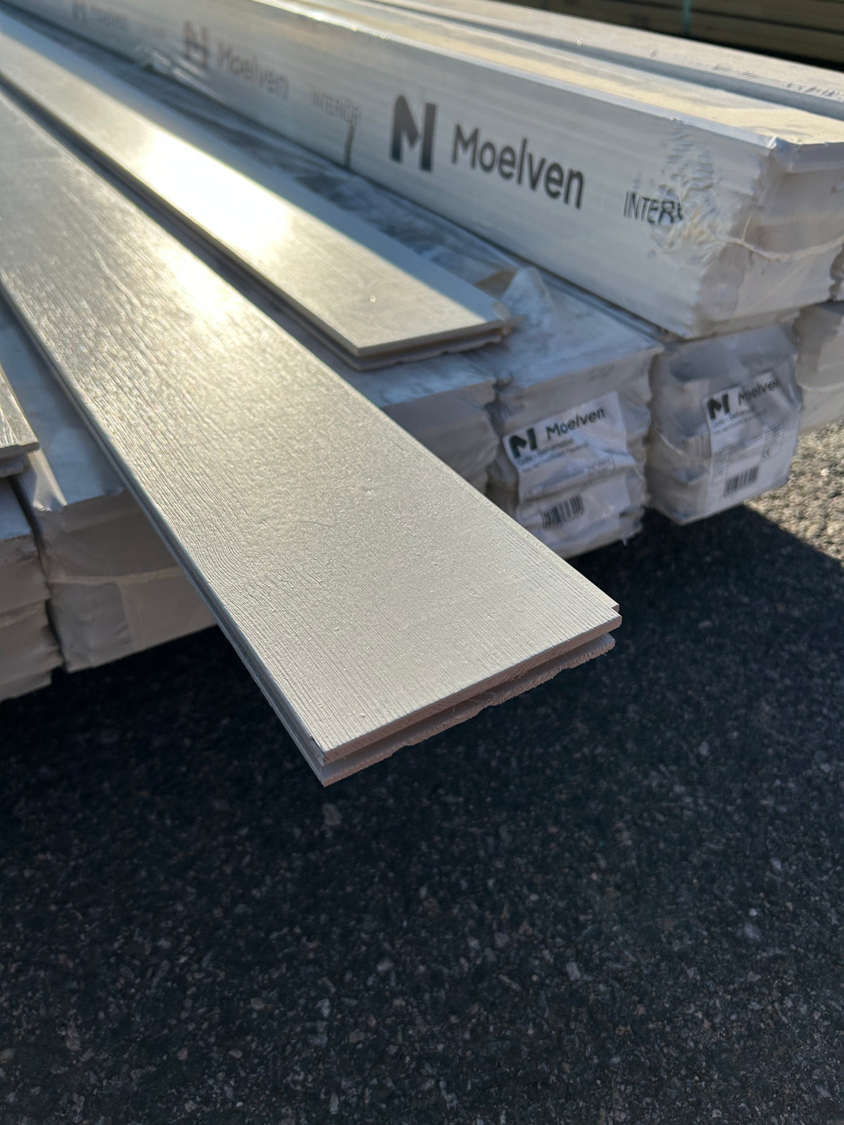 Parti Helträgolv Moelven 14×117×4200 mm – Borstad Grå, 44,4 m²