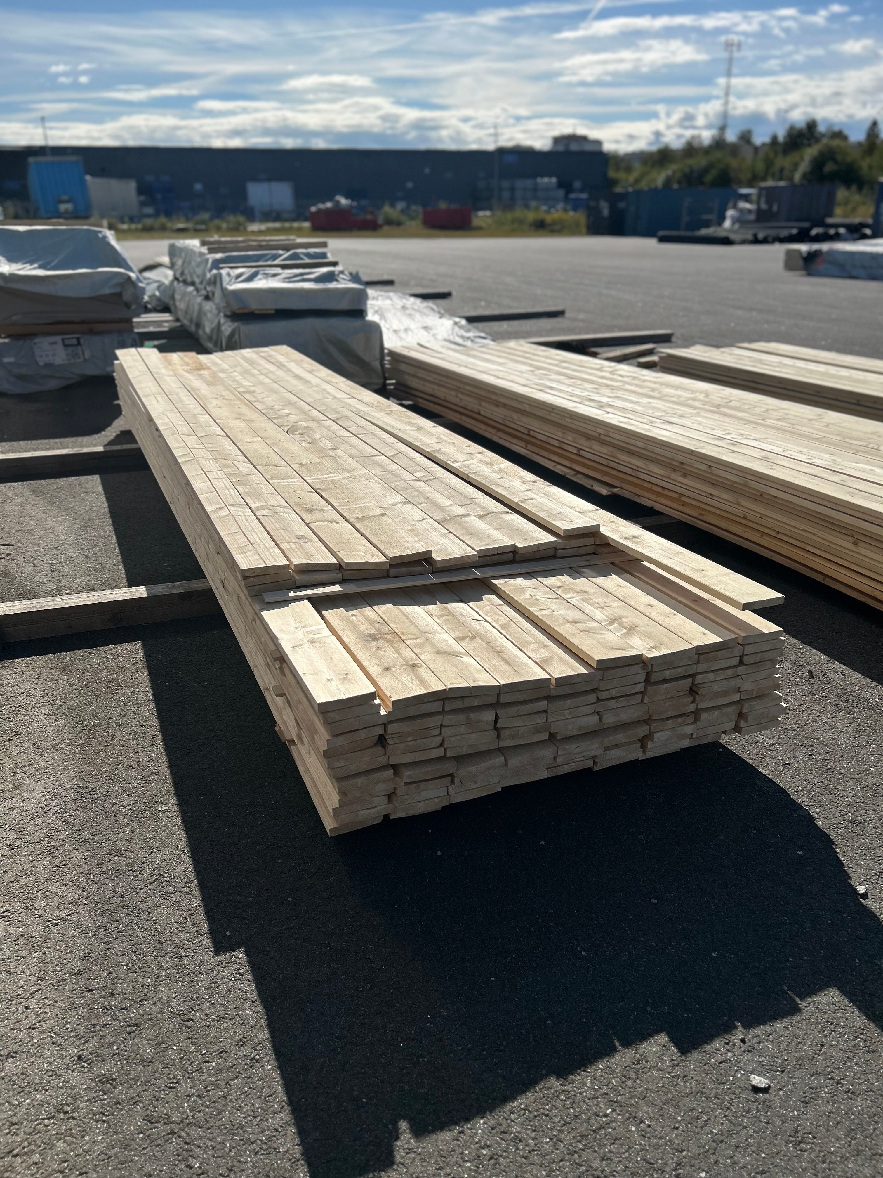 Paket Finsågad Panel 22x120mm 129st 4.20–4.80m – Andra sortering