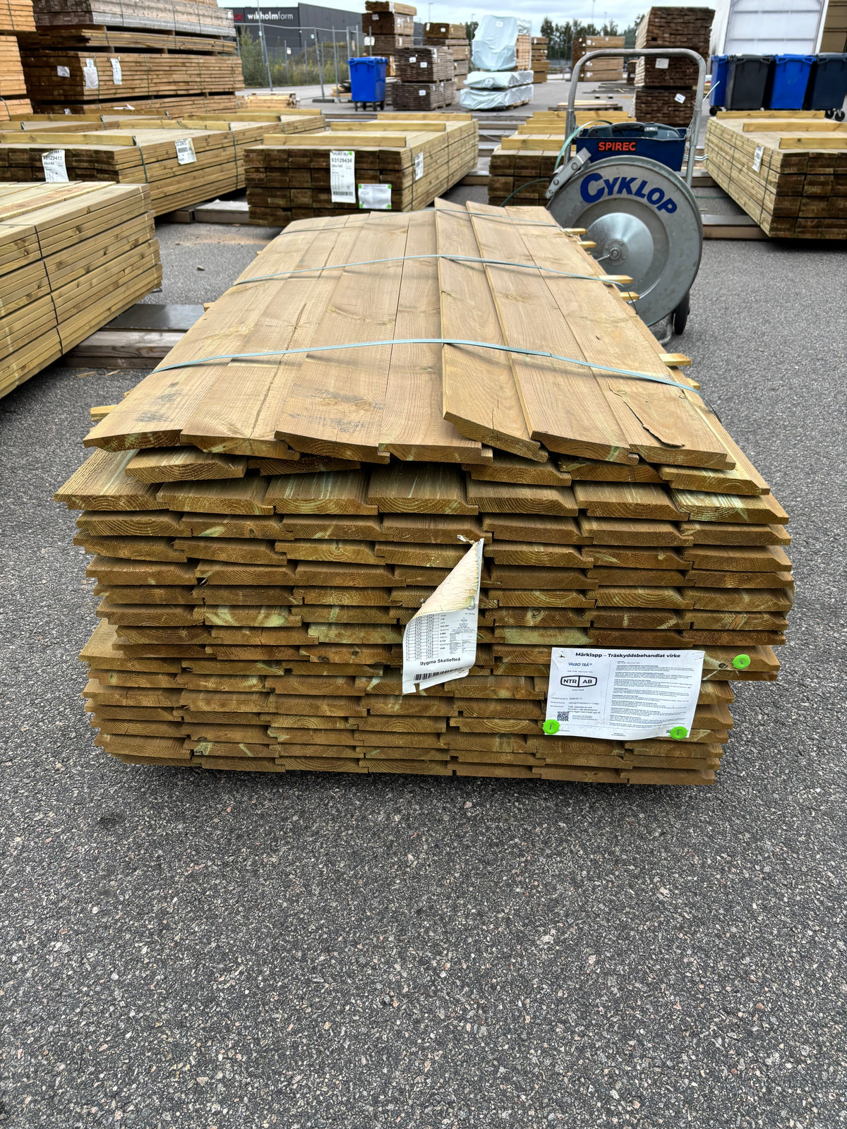 Paket Tryckimpregnerad Ytterpanel Enkelfas Halvspont 22x145mm – 118st