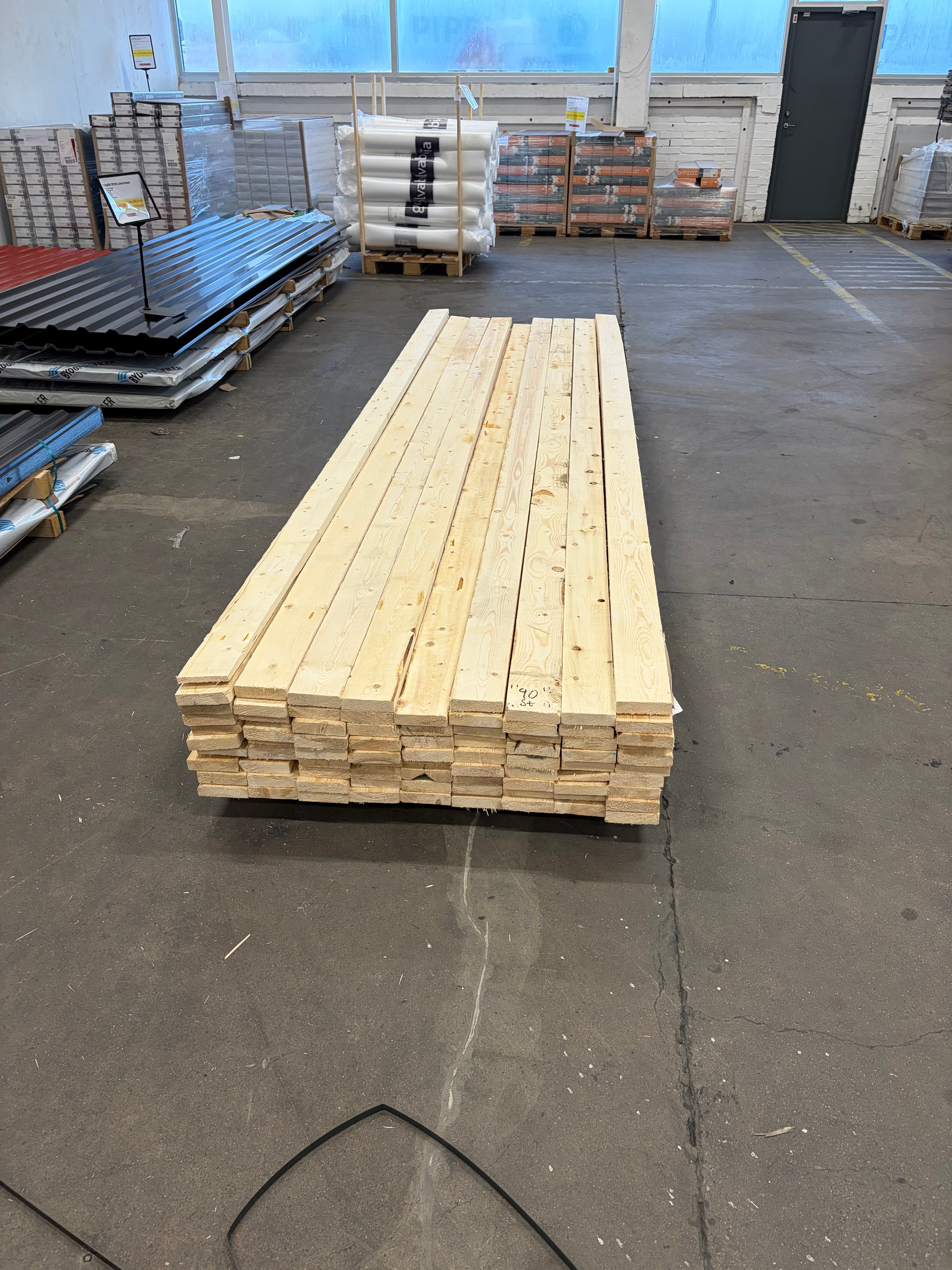 Paket Brädor Råsågade 25x100mm – 82st (3,60 m, Gran, Vankant/Bark)