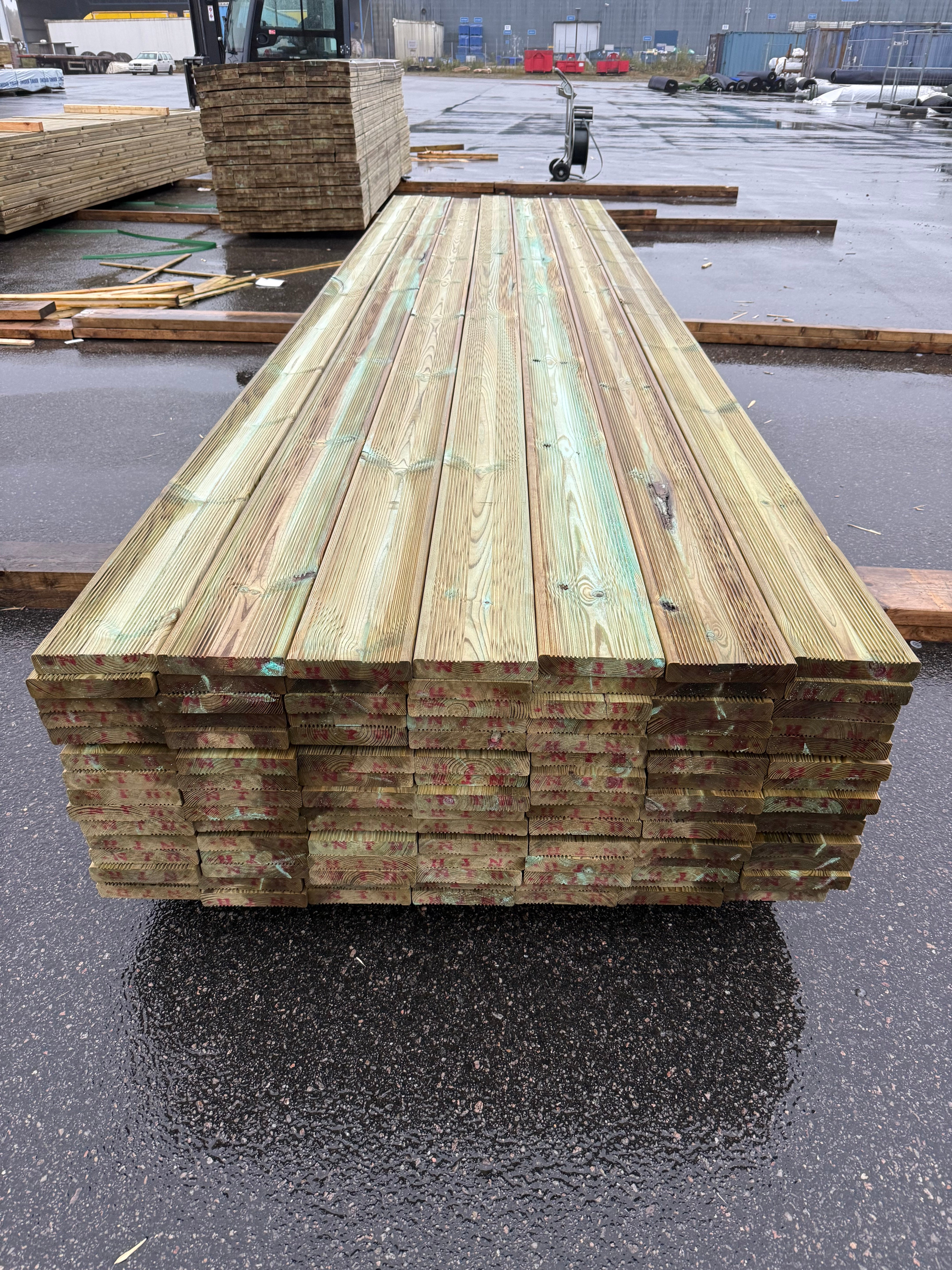 Paket Tryckimpregnerad Rillad Trall 27x145 – 105 st 4,20m (B-sortering)