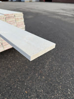 Finsågade Brädor 22x145mm 4,50m – Grundmålade (Säljs per styck)