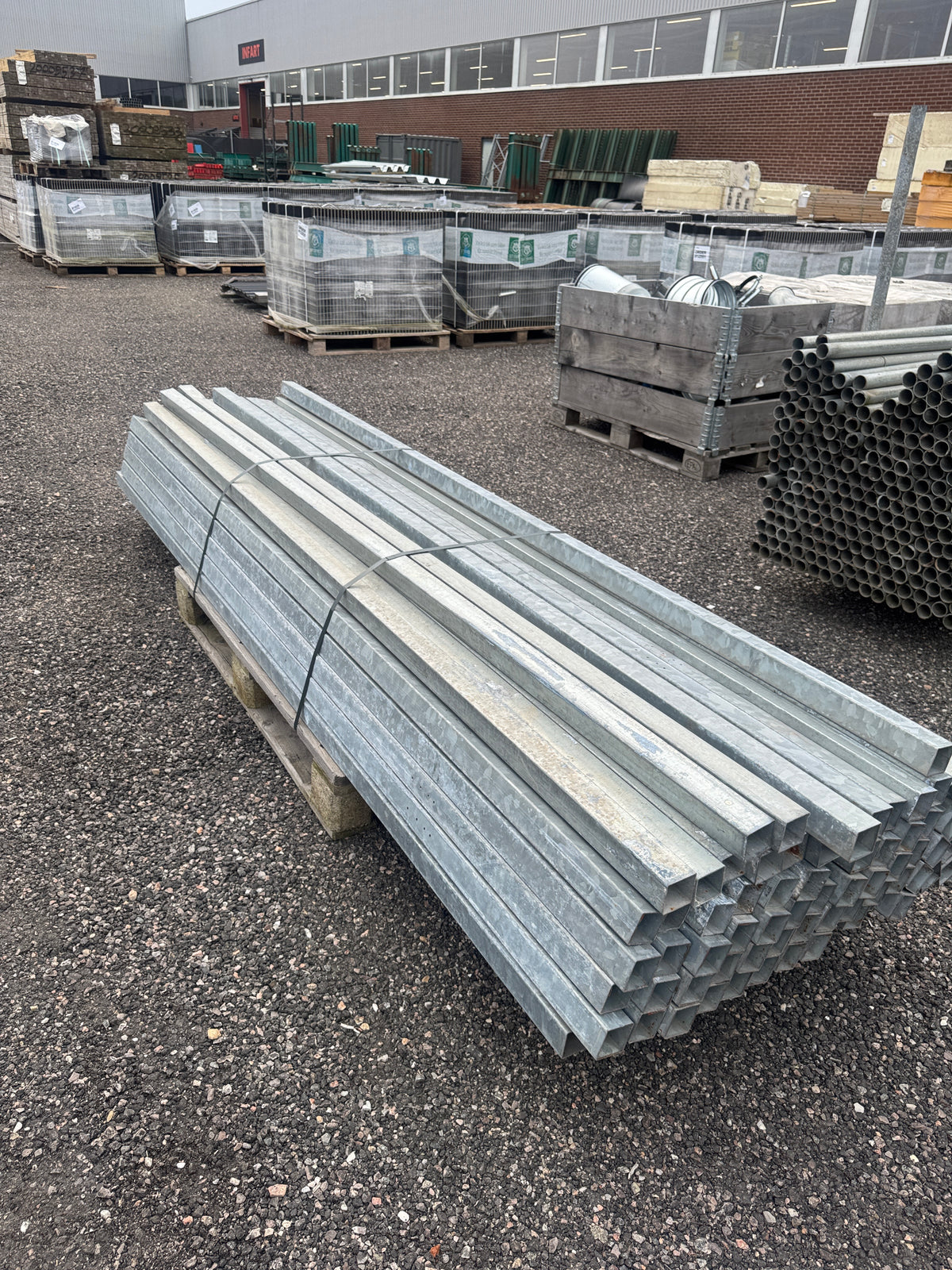 Pall Galvade Fyrkantsrör 50x50mm – 2,76m – ca 75st