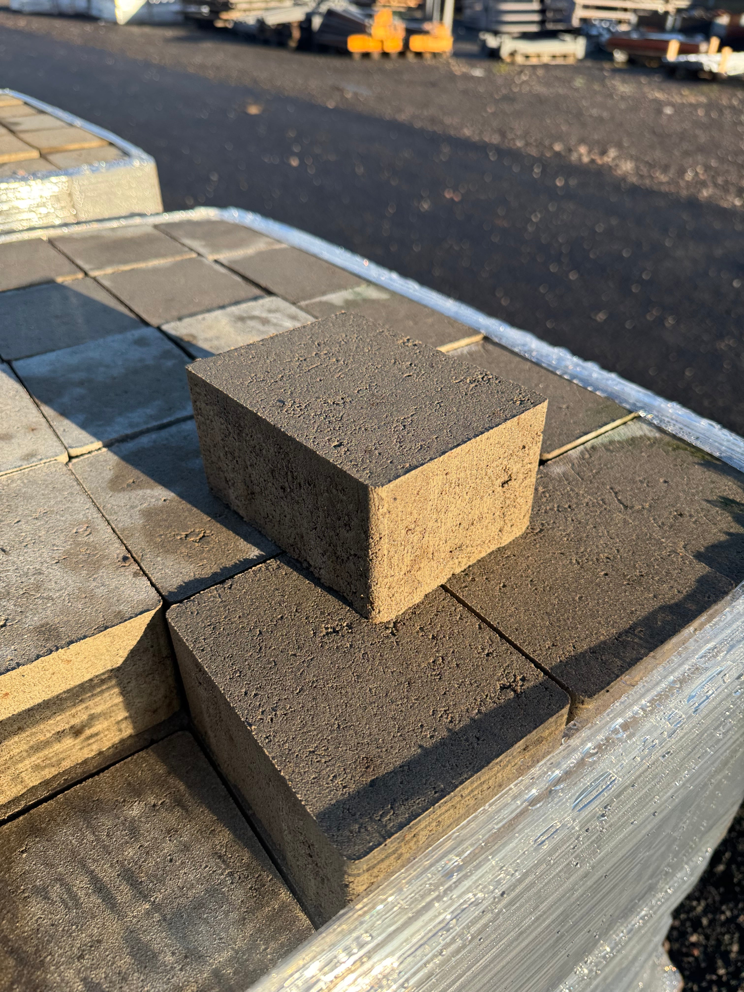 Scala 105x140x70 mm – Naturgrå 170 kr/kvm (2,5 kr/sten)