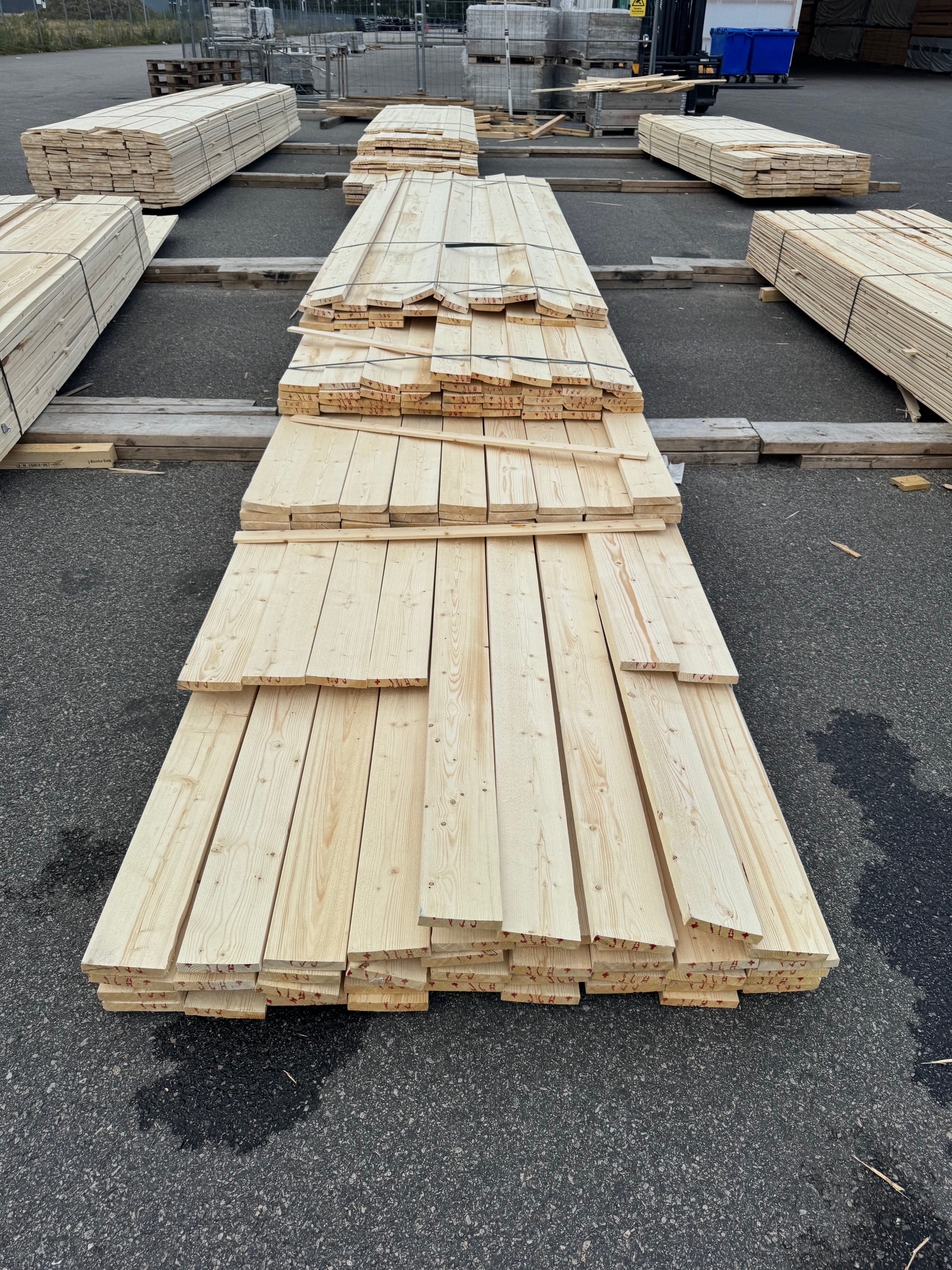 Paket Finsågad Panel 22x120mm 137st 2.99–5.40m – Andra sortering
