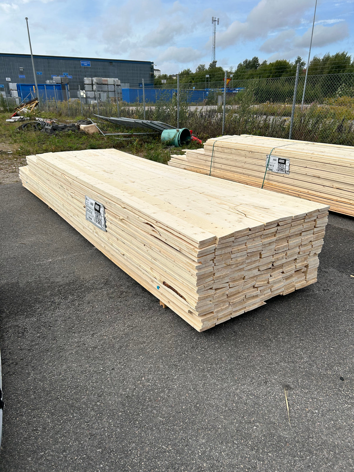 Parti Finsågade Brädor 22x120 mm – 3.60–4.80 m (Andra sortering)