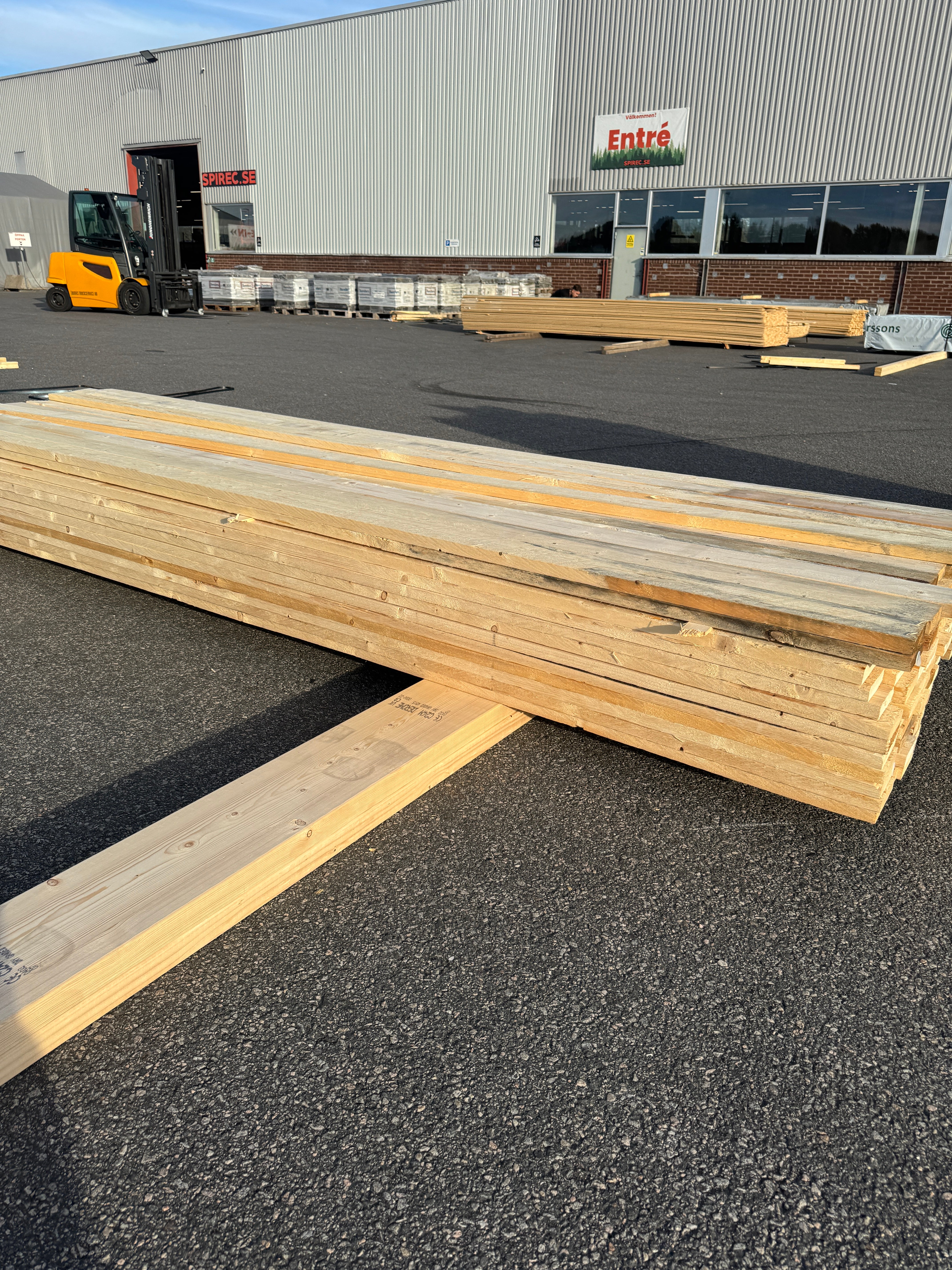 Paket Brädor 25x100mm Råsågad – 117 st (3,6–5,1 m, gran, obehandlad)