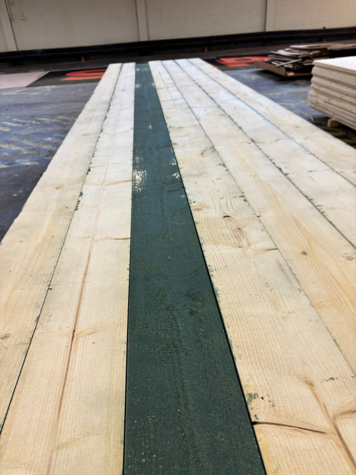 Paket Finsågade Brädor 22×145 mm Mellanstrukna 5,40 m – 203 st
