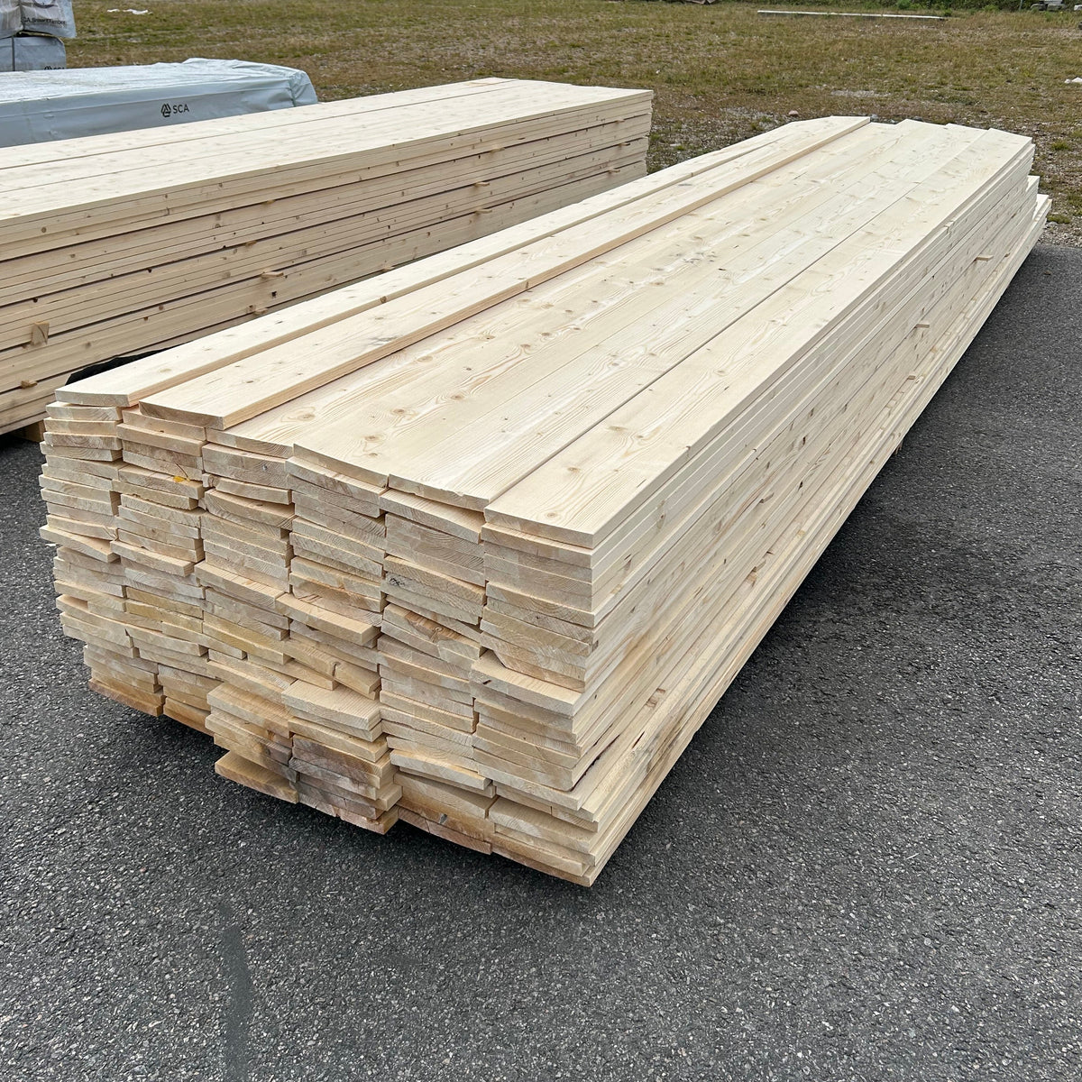 Paket Finsågade Brädor 22x170 mm – 4,20–5,40 m (Andra sortering)