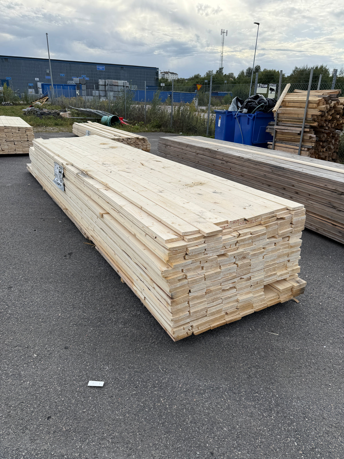 Parti Finsågade Brädor 22x120 mm – 4,20–5,40 m (Andra sortering)