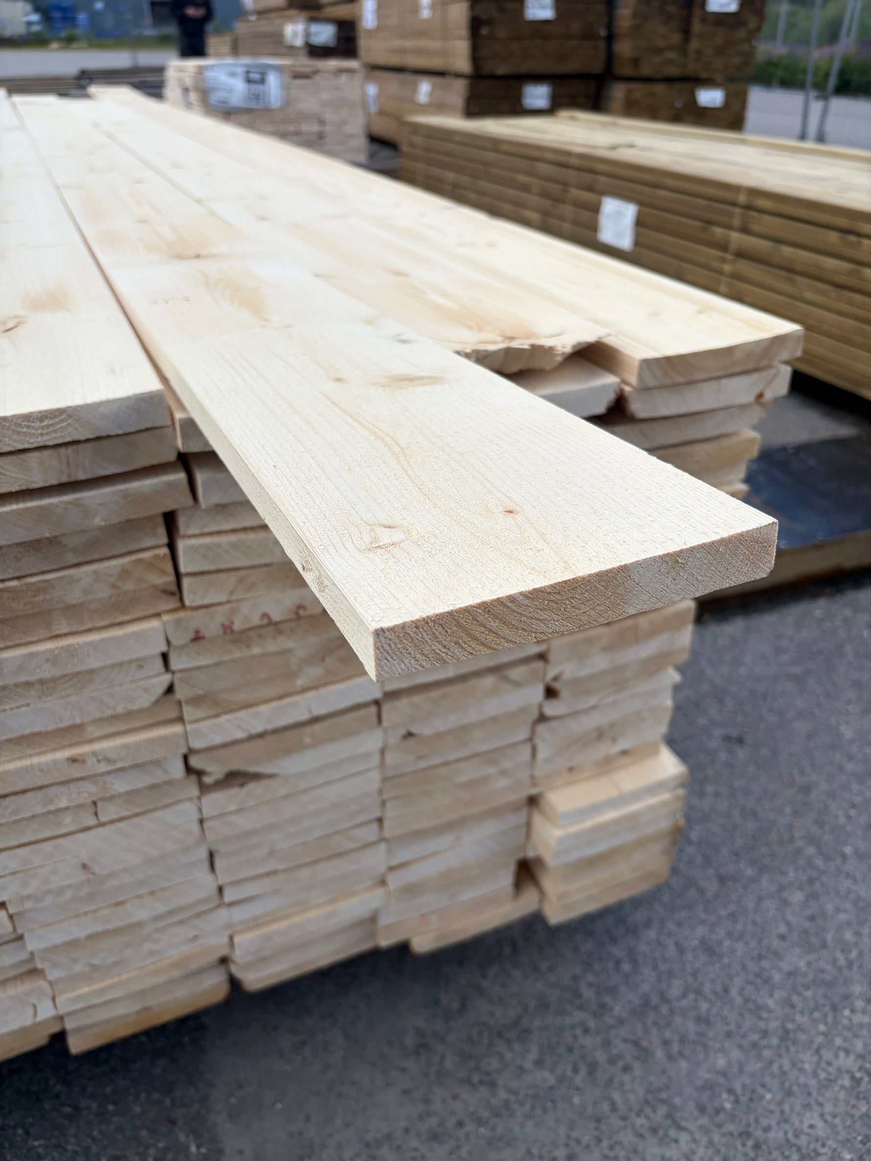 Paket Finsågade Brädor 22x145mm, 181st 3,60–5,40m (Andra sortering)