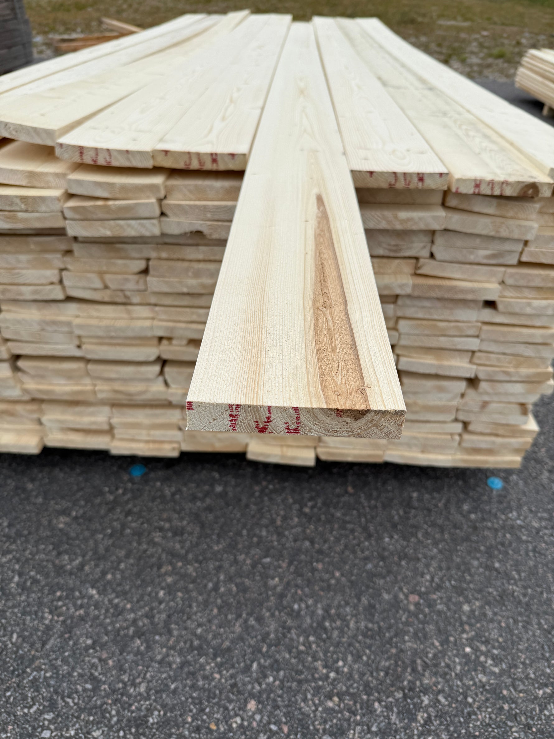 Paket Finsågade Brädor 22x120 mm – 3,00–3,60 m (Andra sortering)