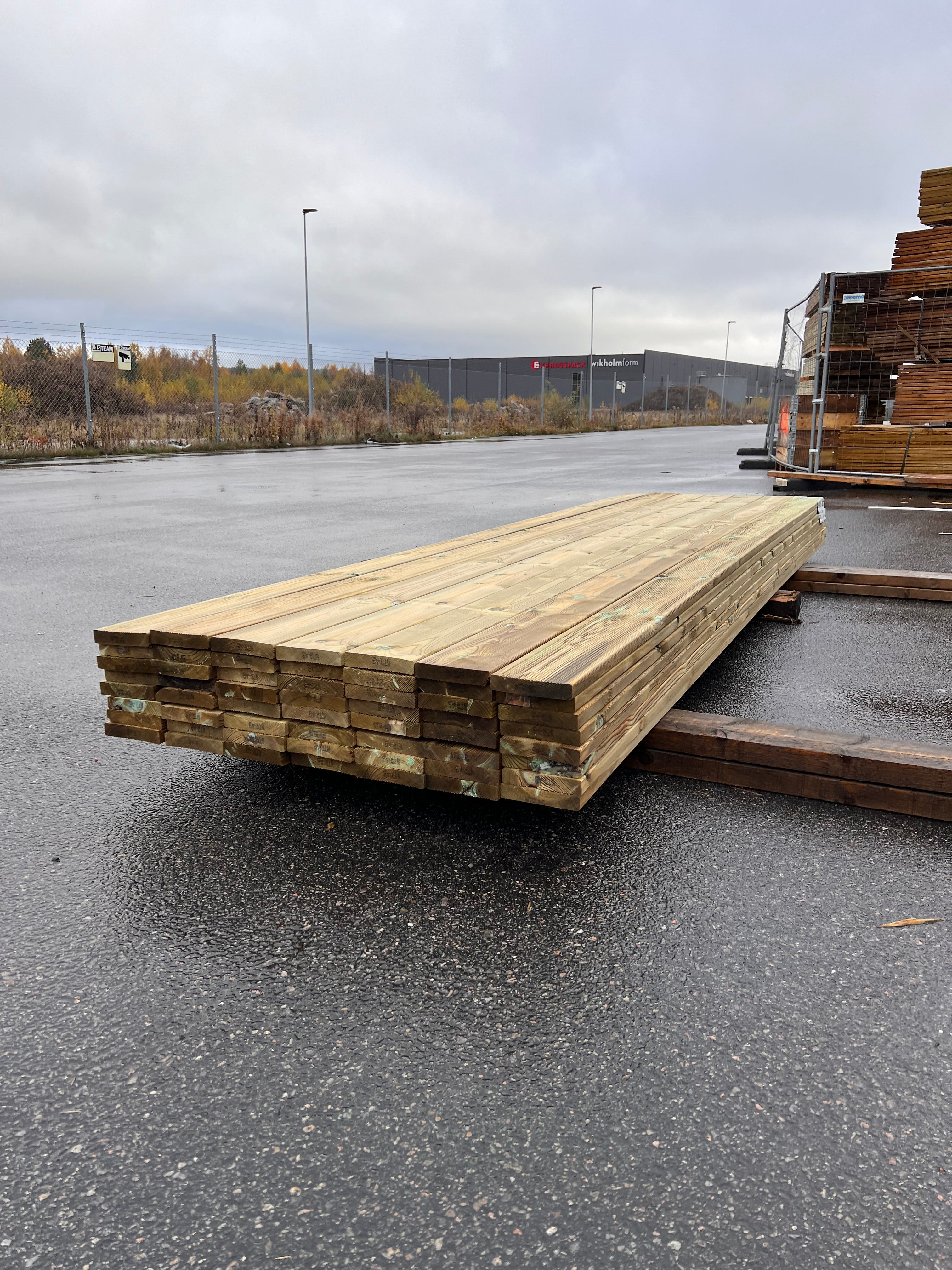 Paket Rillad Trall Tryckimpregnerad 28x145mm – 57 st (3,90 m, Furu, B-sortering)