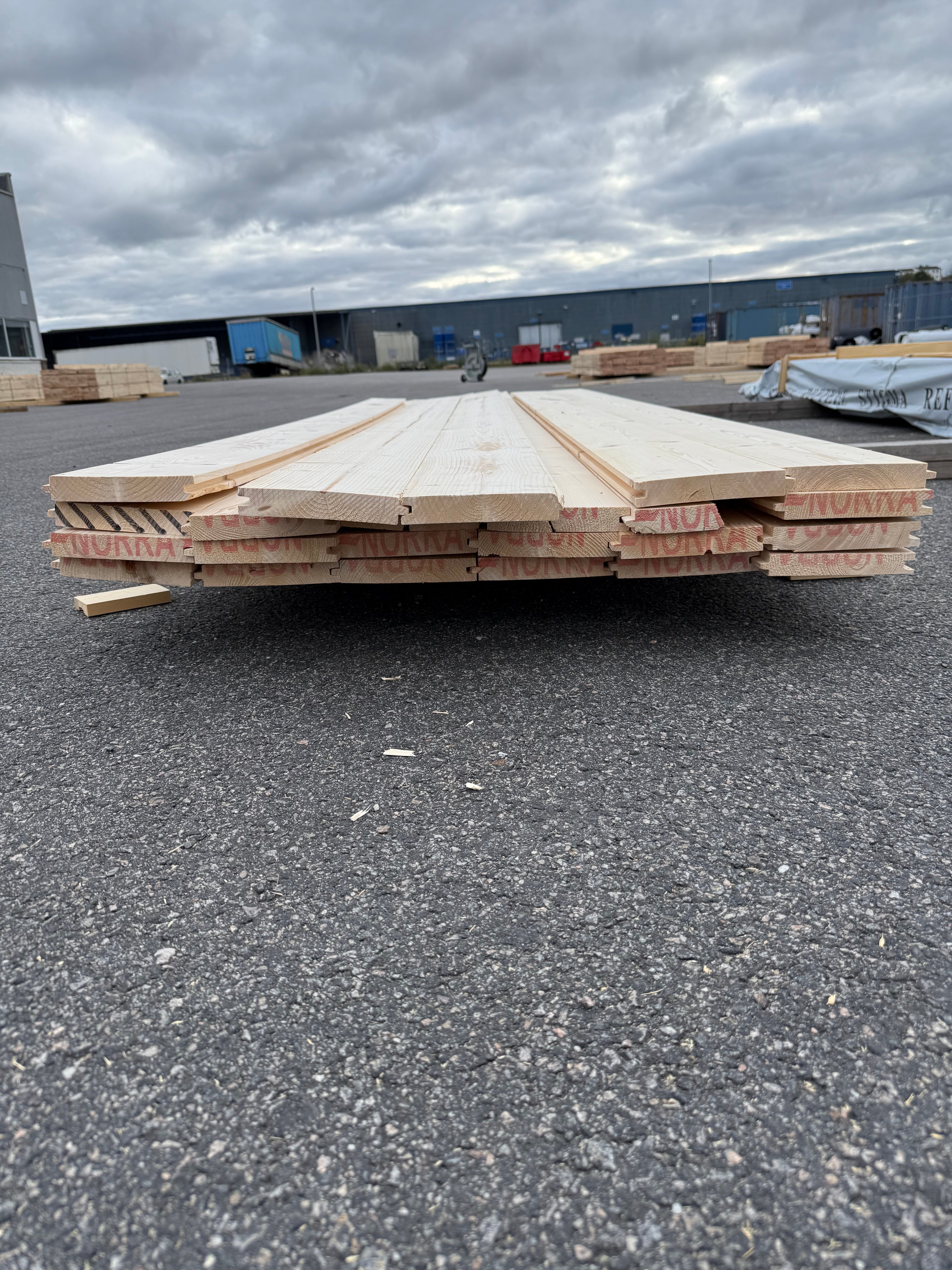 Paket Panel Turbofas utan spår 29x170mm – 23 st (3,30–4,20 m, gran, utskott)