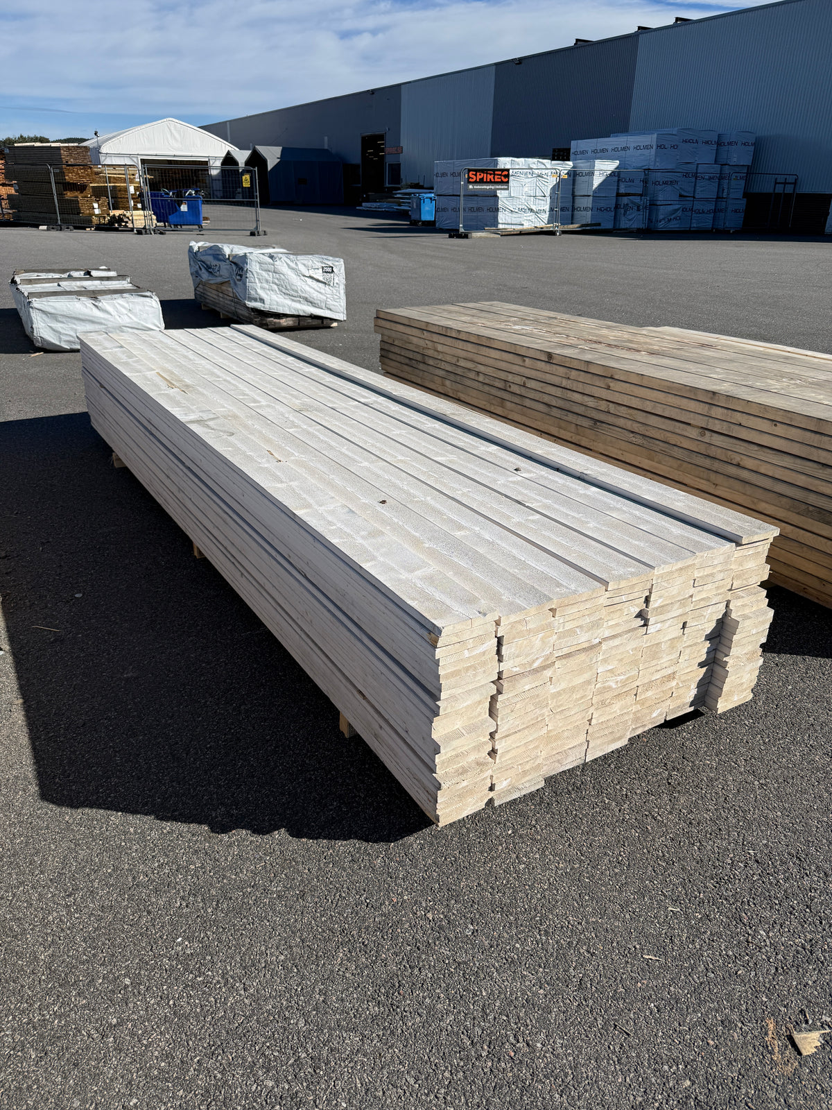 Paket Finsågade Brädor 22x145mm 3,90m 163st Grundmålade