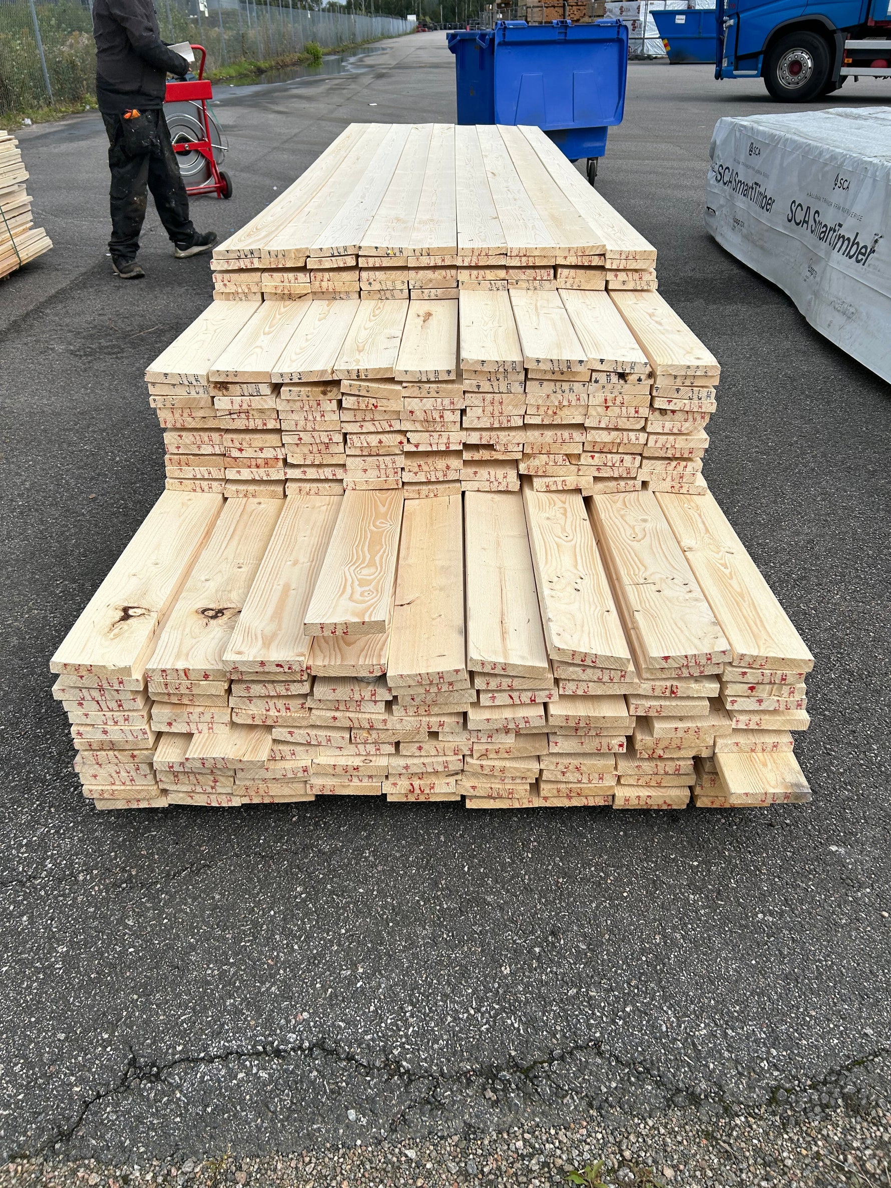 Parti Finsågade Brädor 22x120 mm – 3.60–4.80 m (Andra sortering)